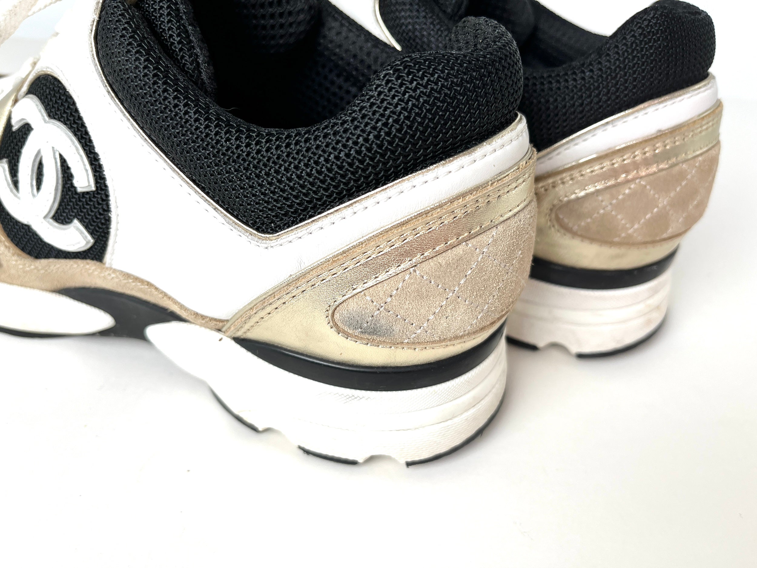CHANEL 2023 Logo CC White Beige Black Sneakers 41 10