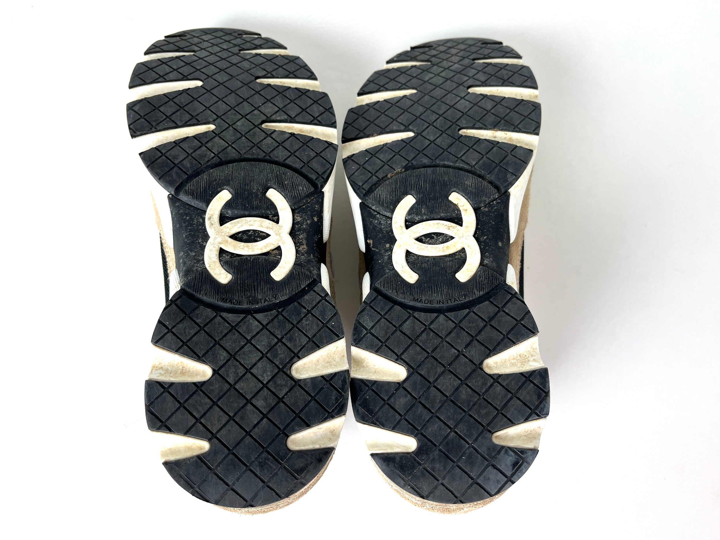 CHANEL 2023 Logo CC White Beige Black Sneakers 41 10