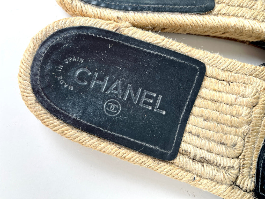 CHANEL 2017 Espadrille Black CC Logo Leather Slip on Slides Sandals 41 10.5