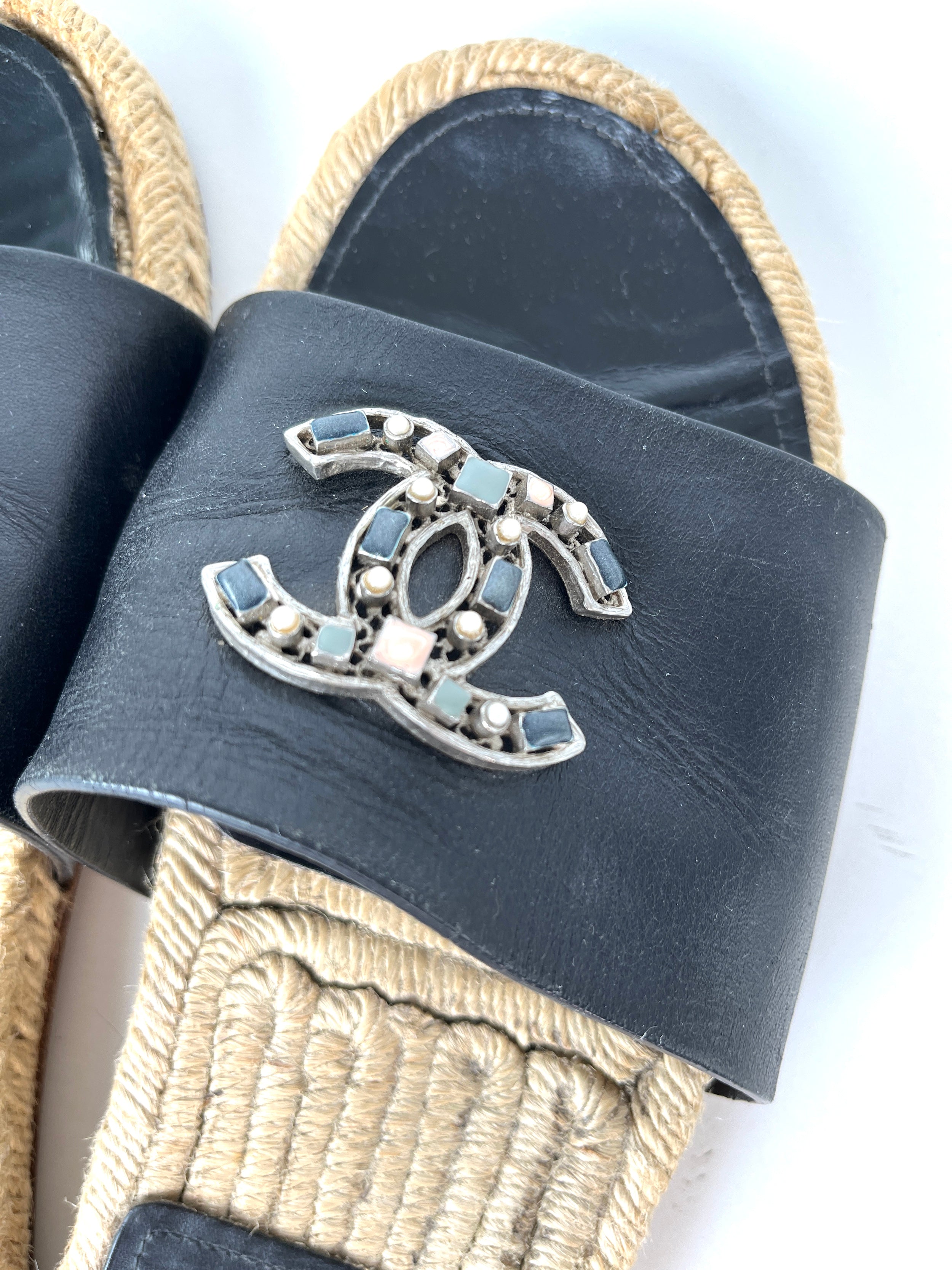 CHANEL 2017 Espadrille Black CC Logo Leather Slip on Slides Sandals 41 10.5