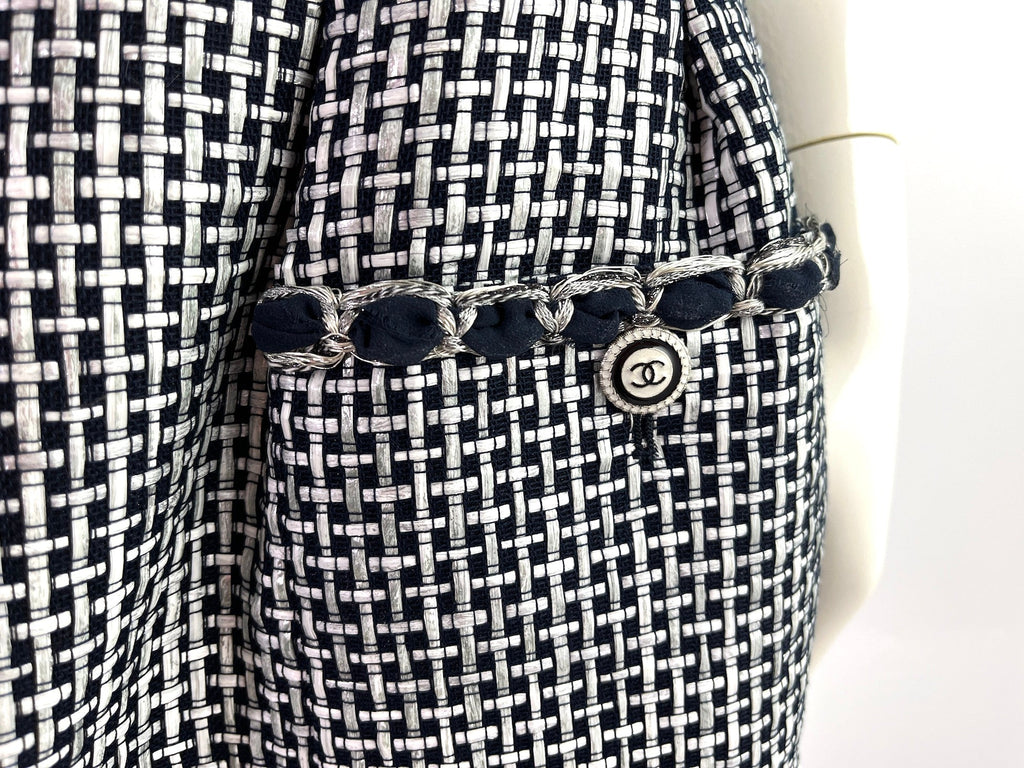 New CHANEL 16P Black White A Line Knee Length Skirt 42 6