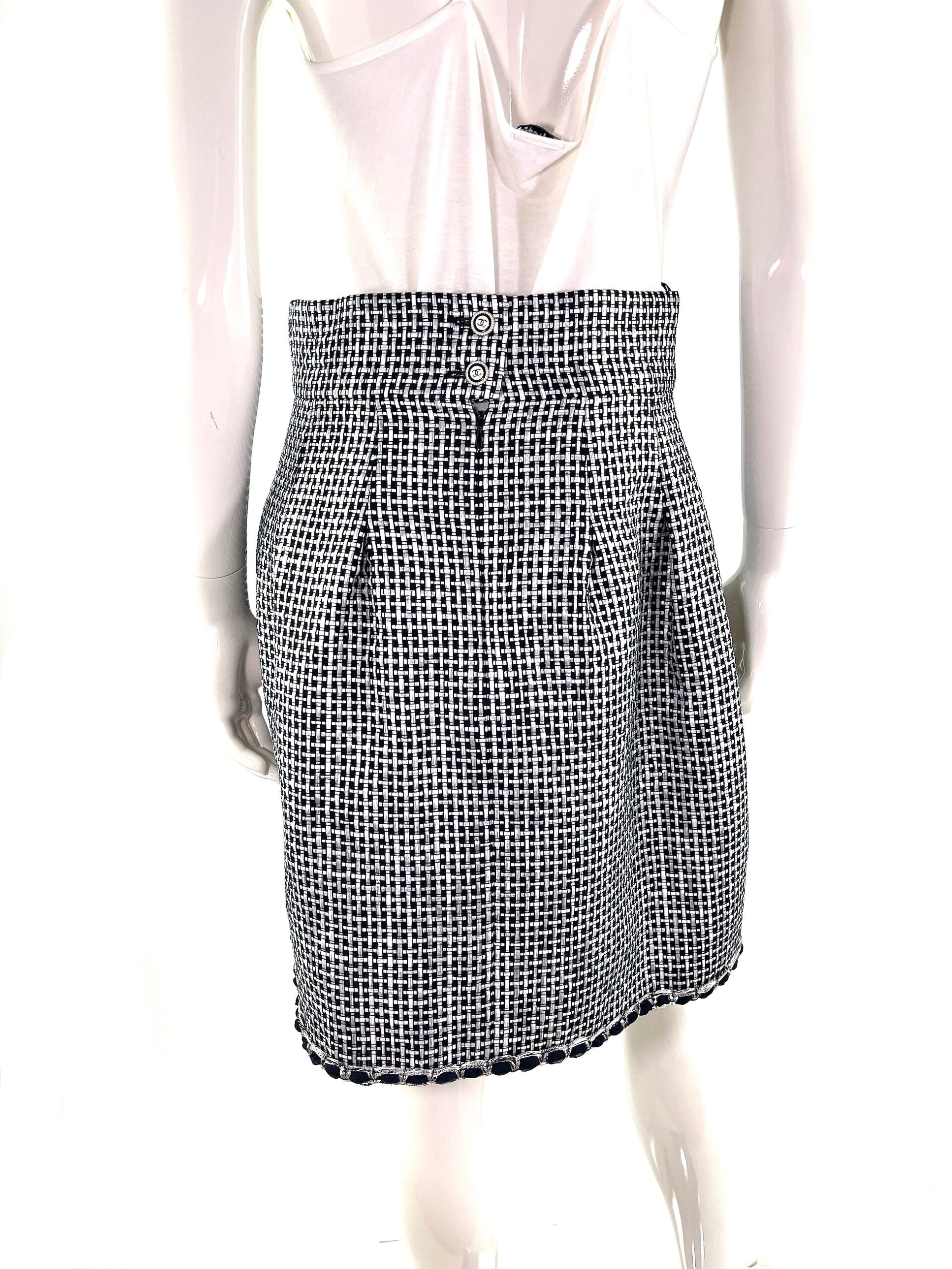 New CHANEL 16P Black White A Line Knee Length Skirt 42 6