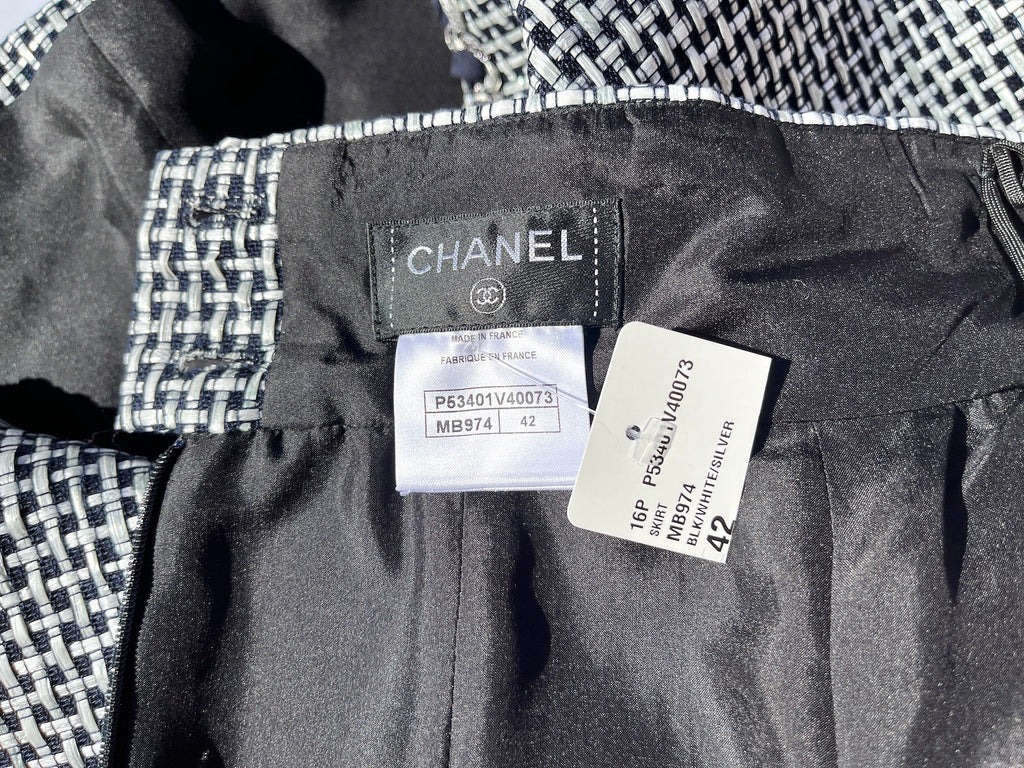 New CHANEL 16P Black White A Line Knee Length Skirt 42 6