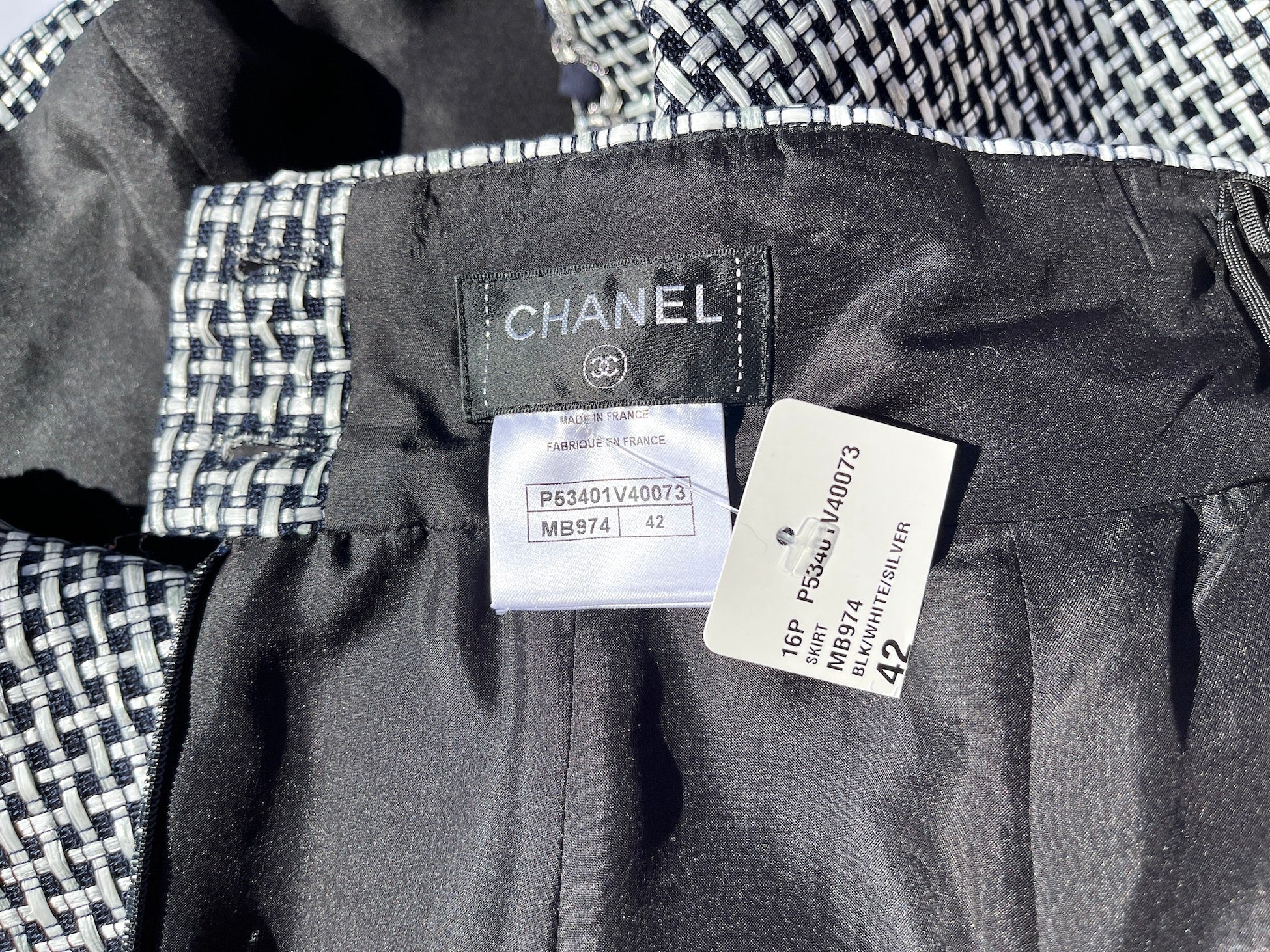 New CHANEL 16P Black White A Line Knee Length Skirt 42 6