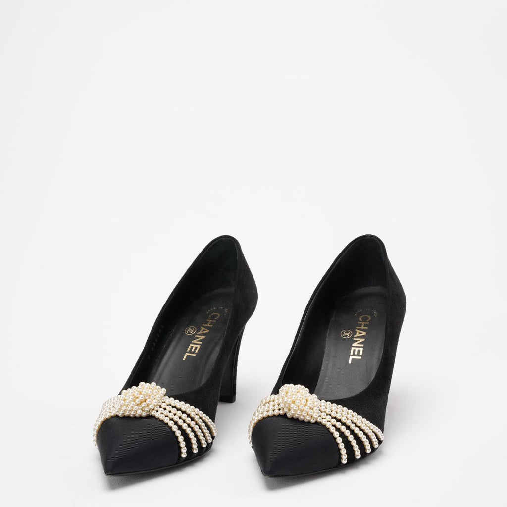 Chanel Black Suede Pearl Grosgrain Pumps size 38½