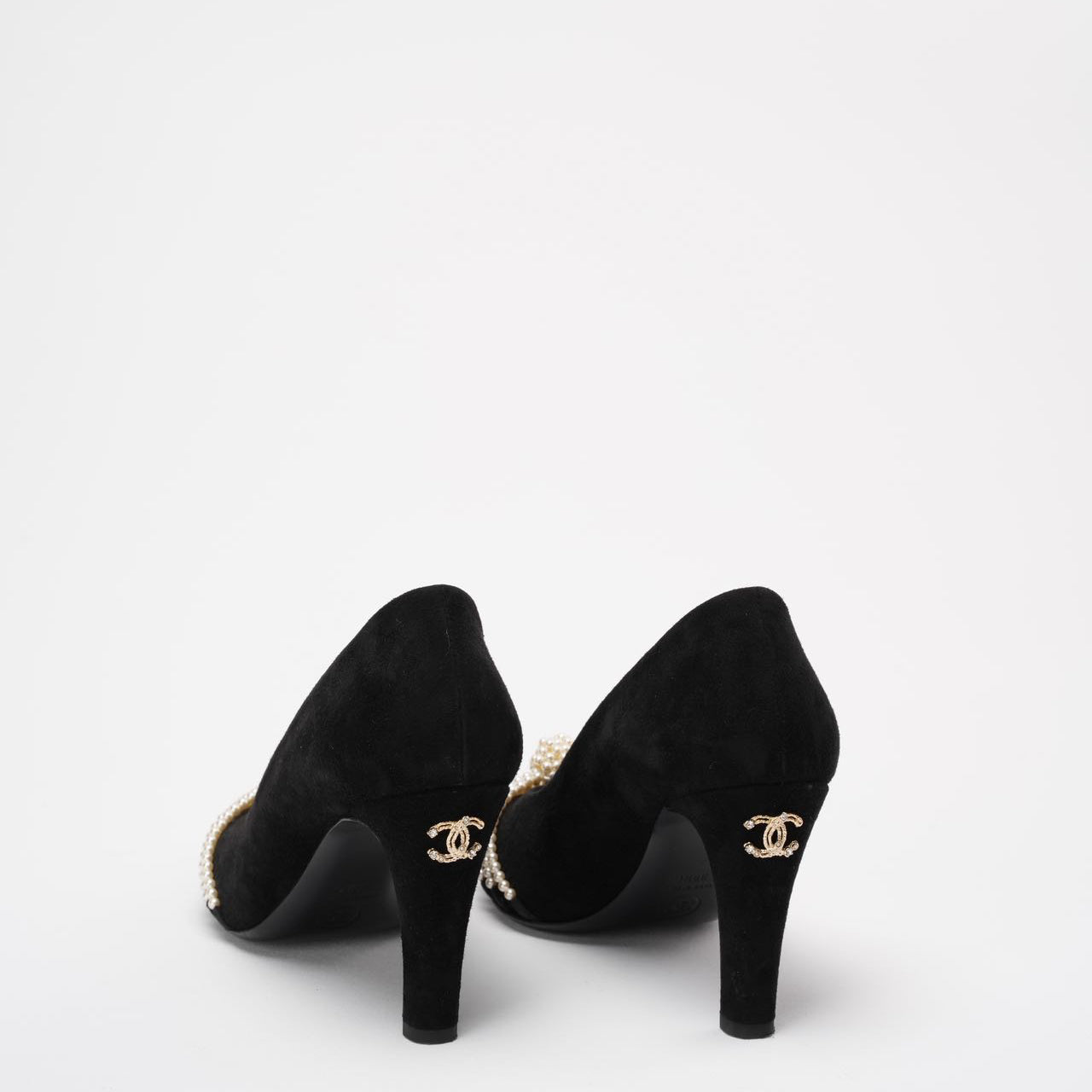 Chanel Black Suede Pearl Grosgrain Pumps size 38½