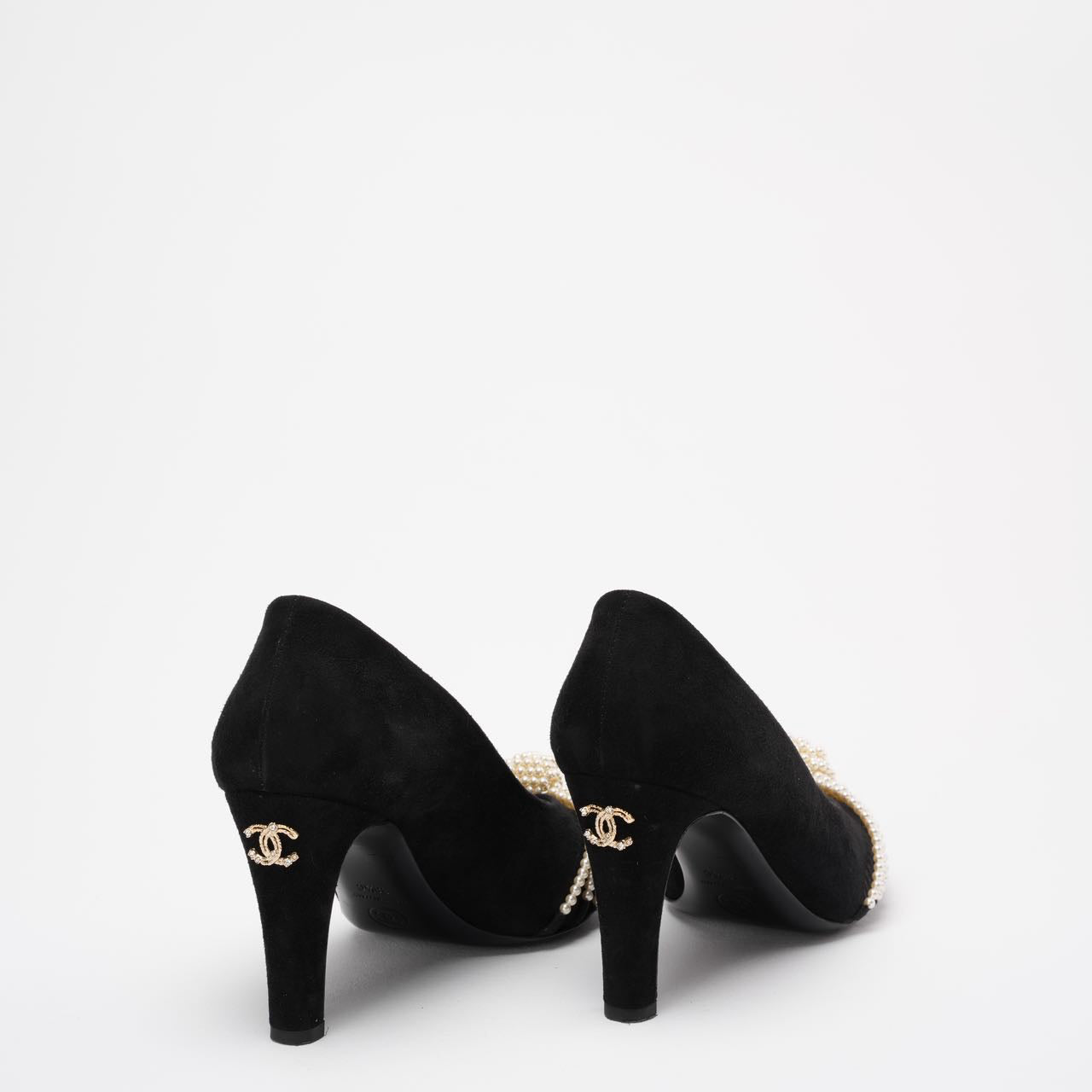 Chanel Black Suede Pearl Grosgrain Pumps size 38½