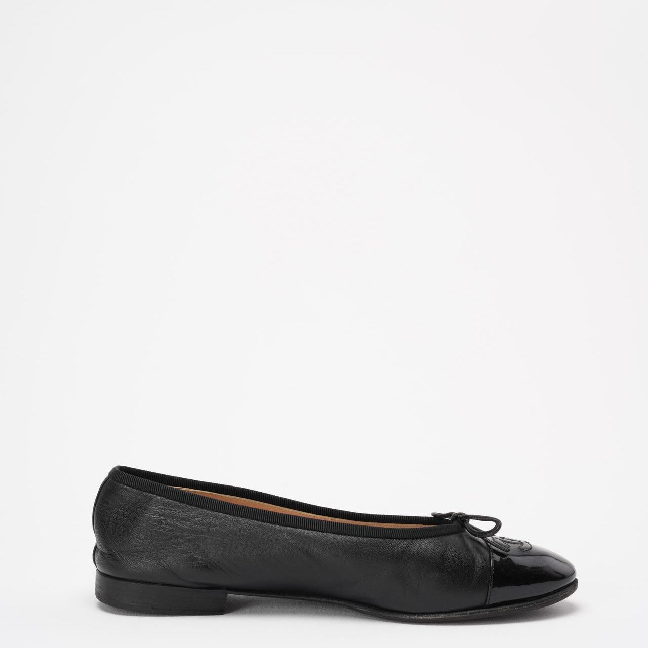 Chanel Black Leather and Patent CC Cap Toe Bow Ballet Flats Size 38 ½