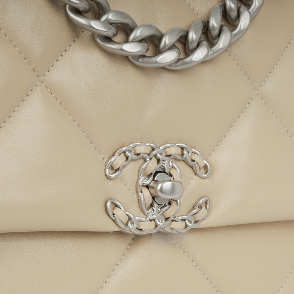 Chanel Chanel 19 - Small