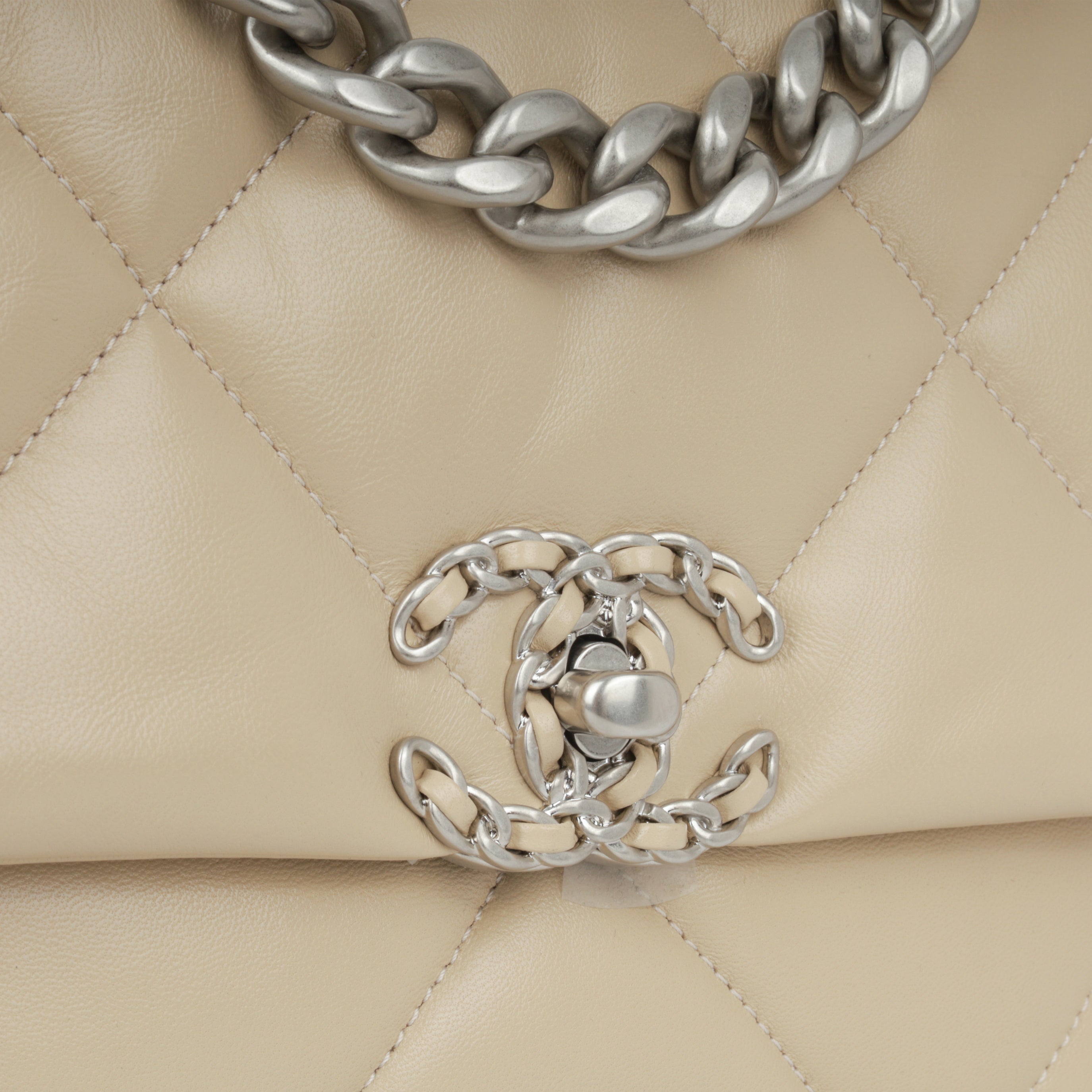 Chanel Chanel 19 - Small
