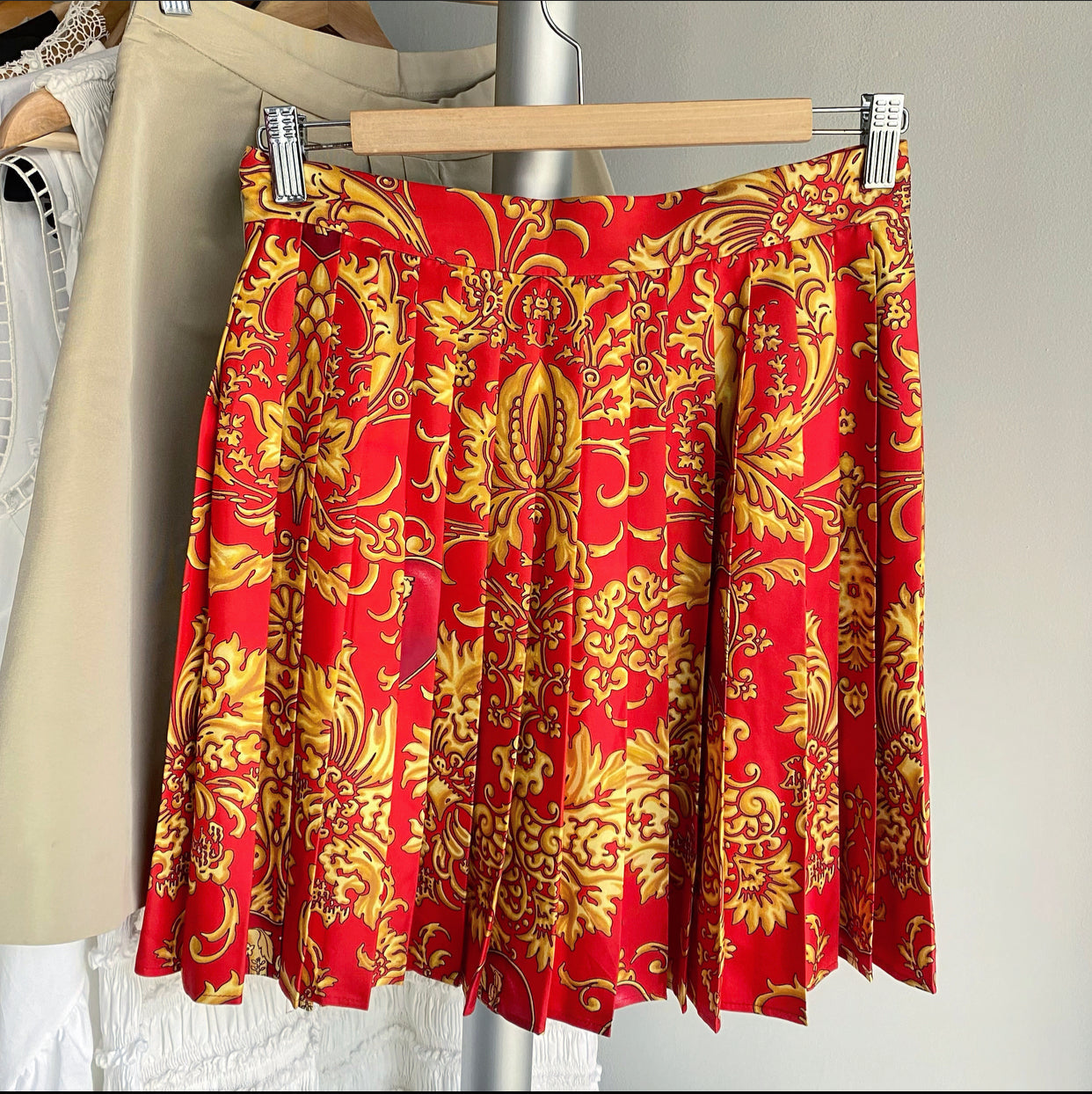Versace Red and Gold Barocco Print Silk Pleat Mini Skirt - IT42 / 6