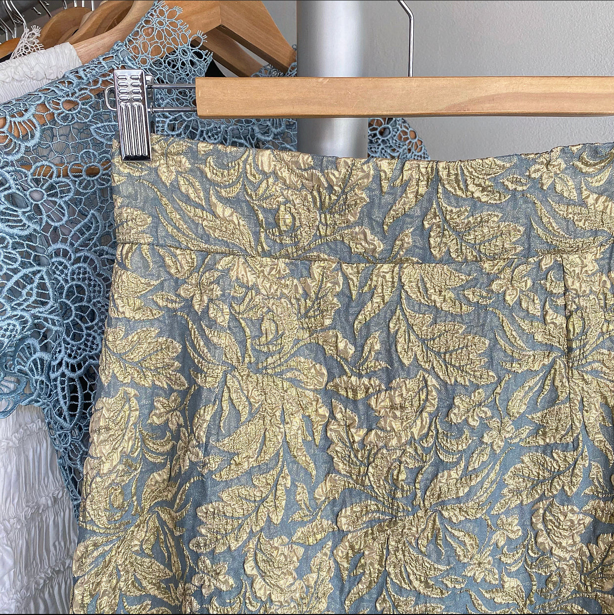 Dolce Gabbana Gold and Blue Metallic Brocade A-Line Midi Skirt - 2/4
