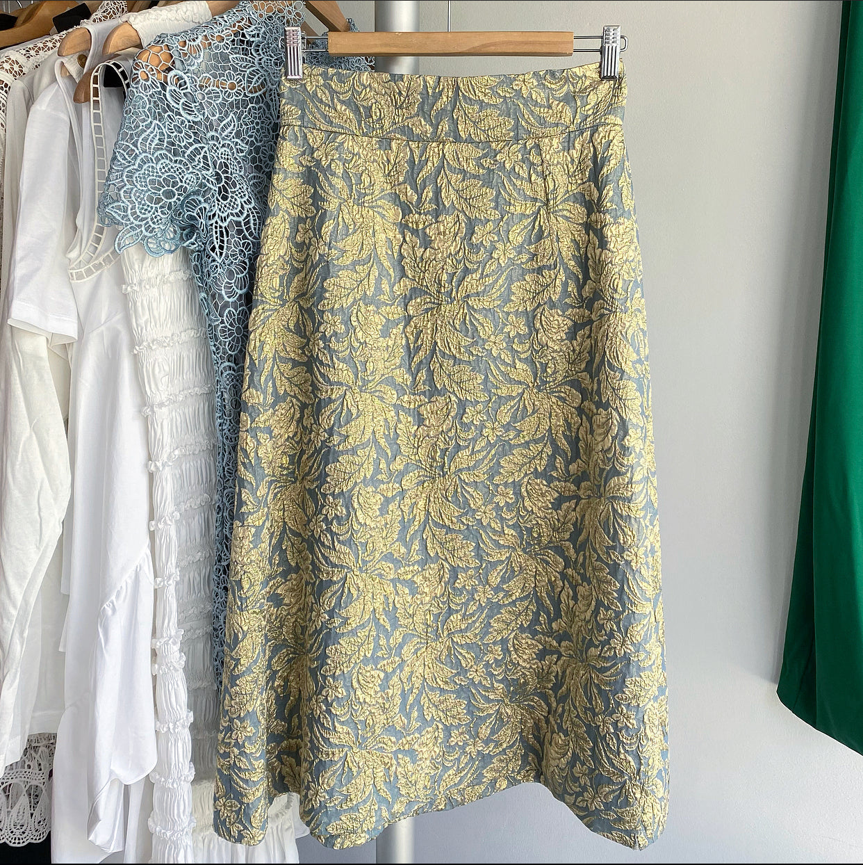 Dolce Gabbana Gold and Blue Metallic Brocade A-Line Midi Skirt - 2/4