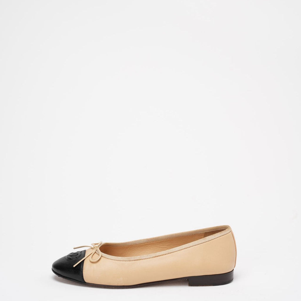 Chanel Beige/Black CC Cap Toe Ballet Flats Size 38