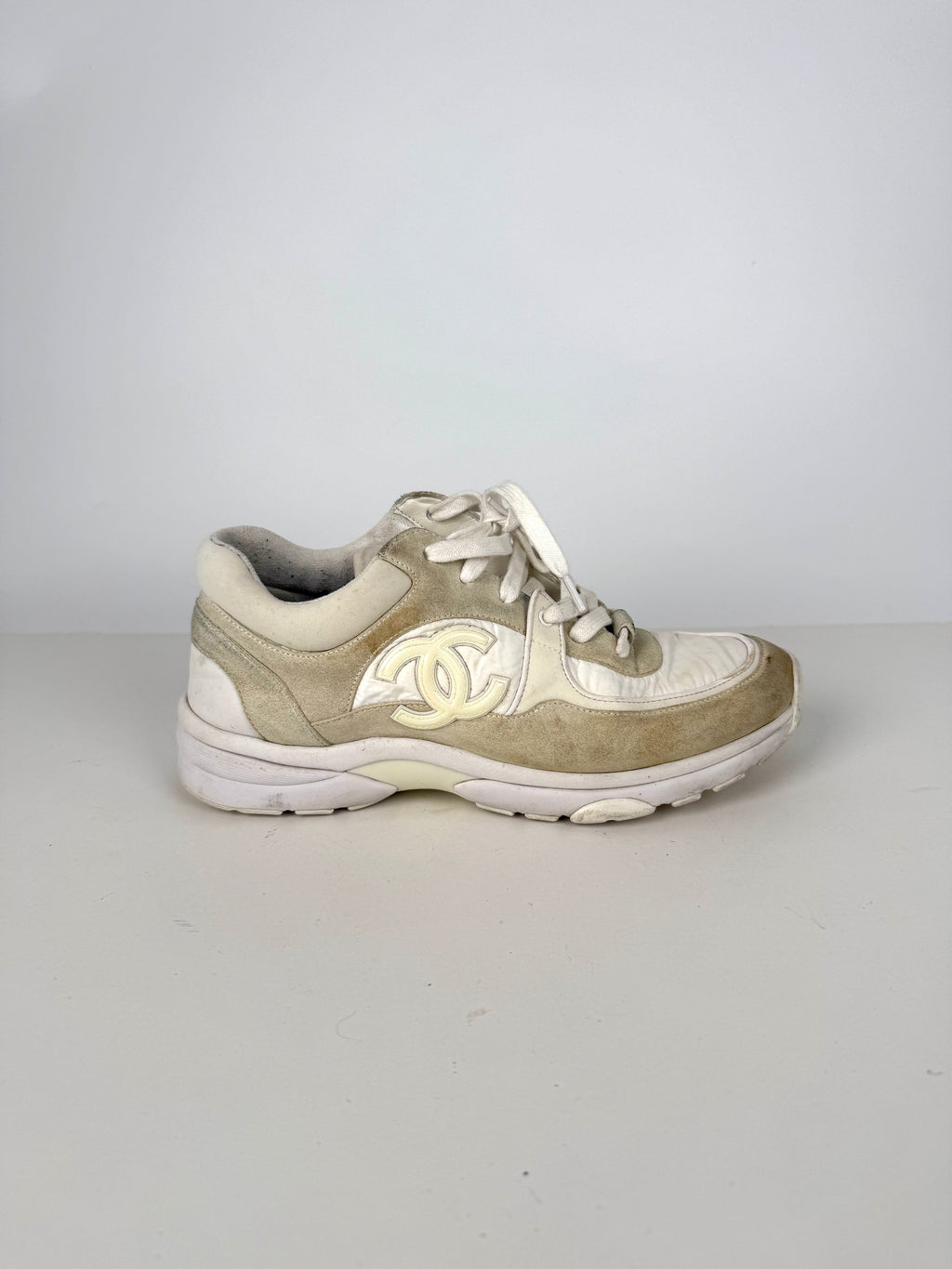 CHANEL White CC Logo Leather Running Classic Sneakers 39, 8