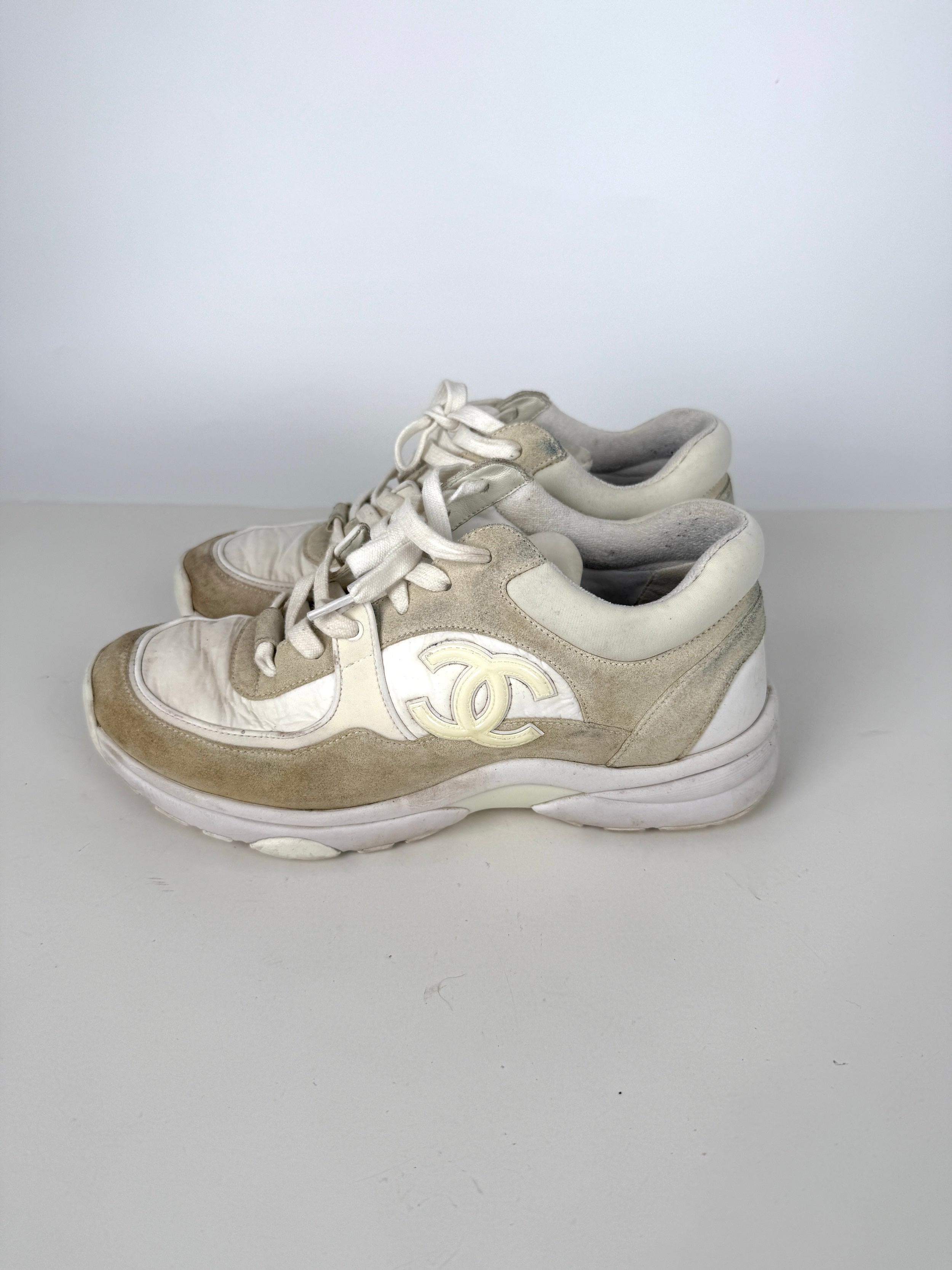 CHANEL White CC Logo Leather Running Classic Sneakers 39, 8