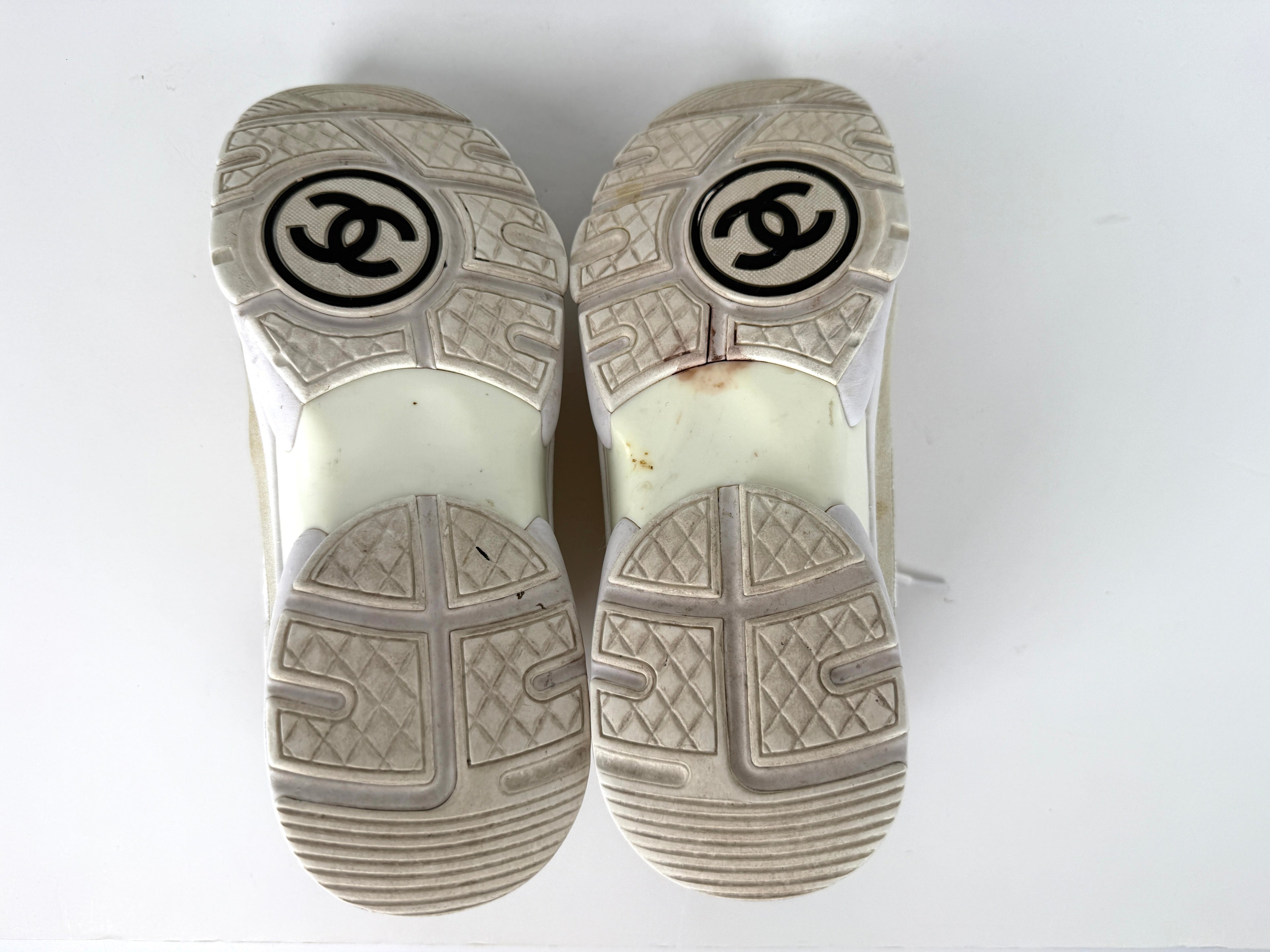 CHANEL White CC Logo Leather Running Classic Sneakers 39, 8