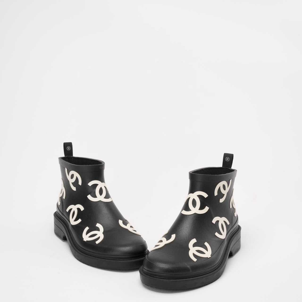 Chanel Black / White CC Caoutchouc Rain Boots Rubber 39