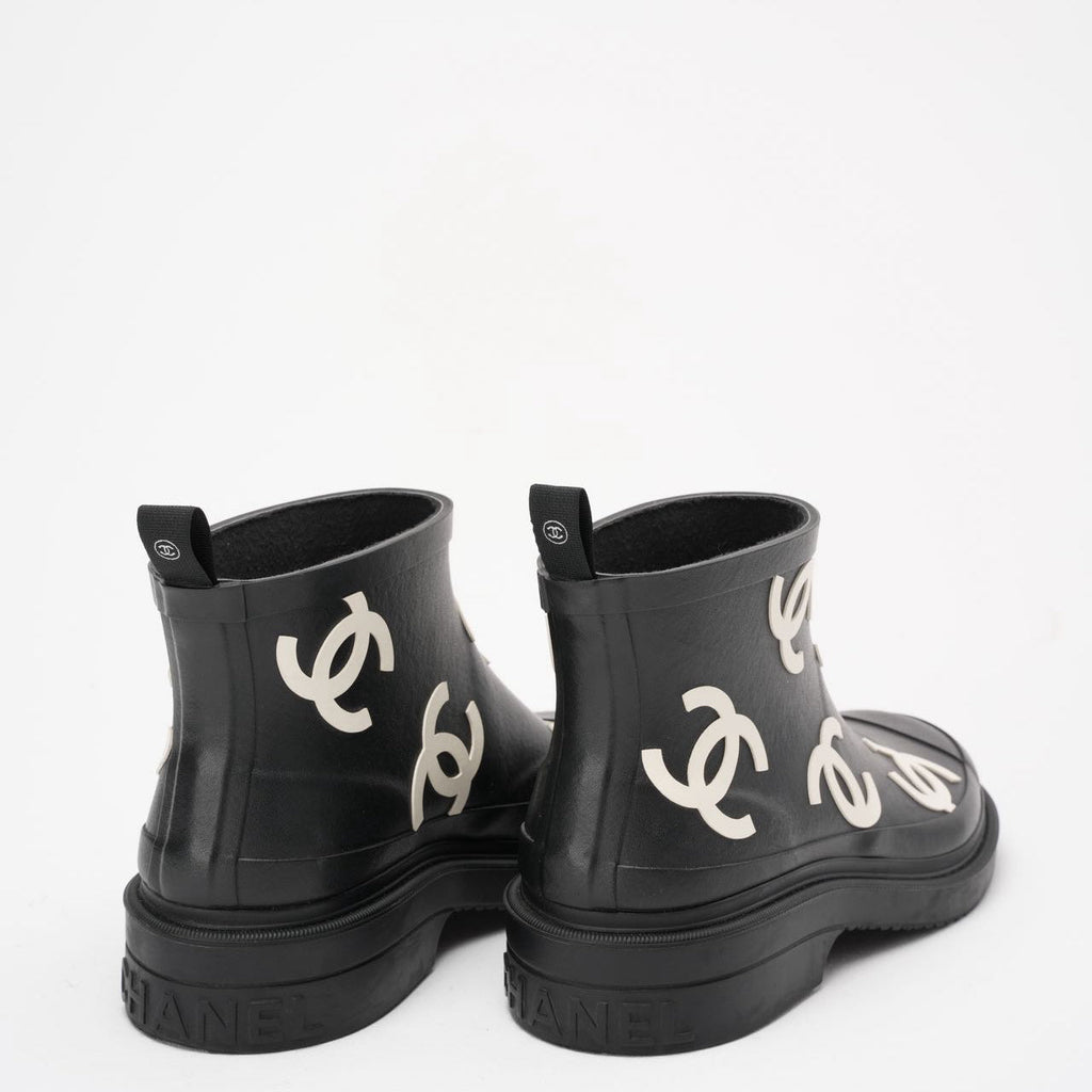 Chanel Black / White CC Caoutchouc Rain Boots Rubber 39