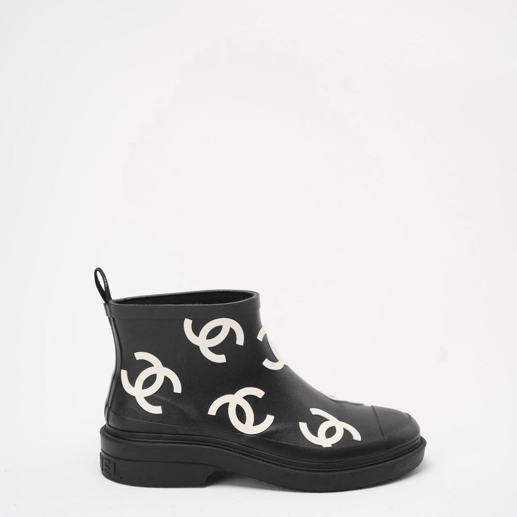 Chanel Black / White CC Caoutchouc Rain Boots Rubber 39