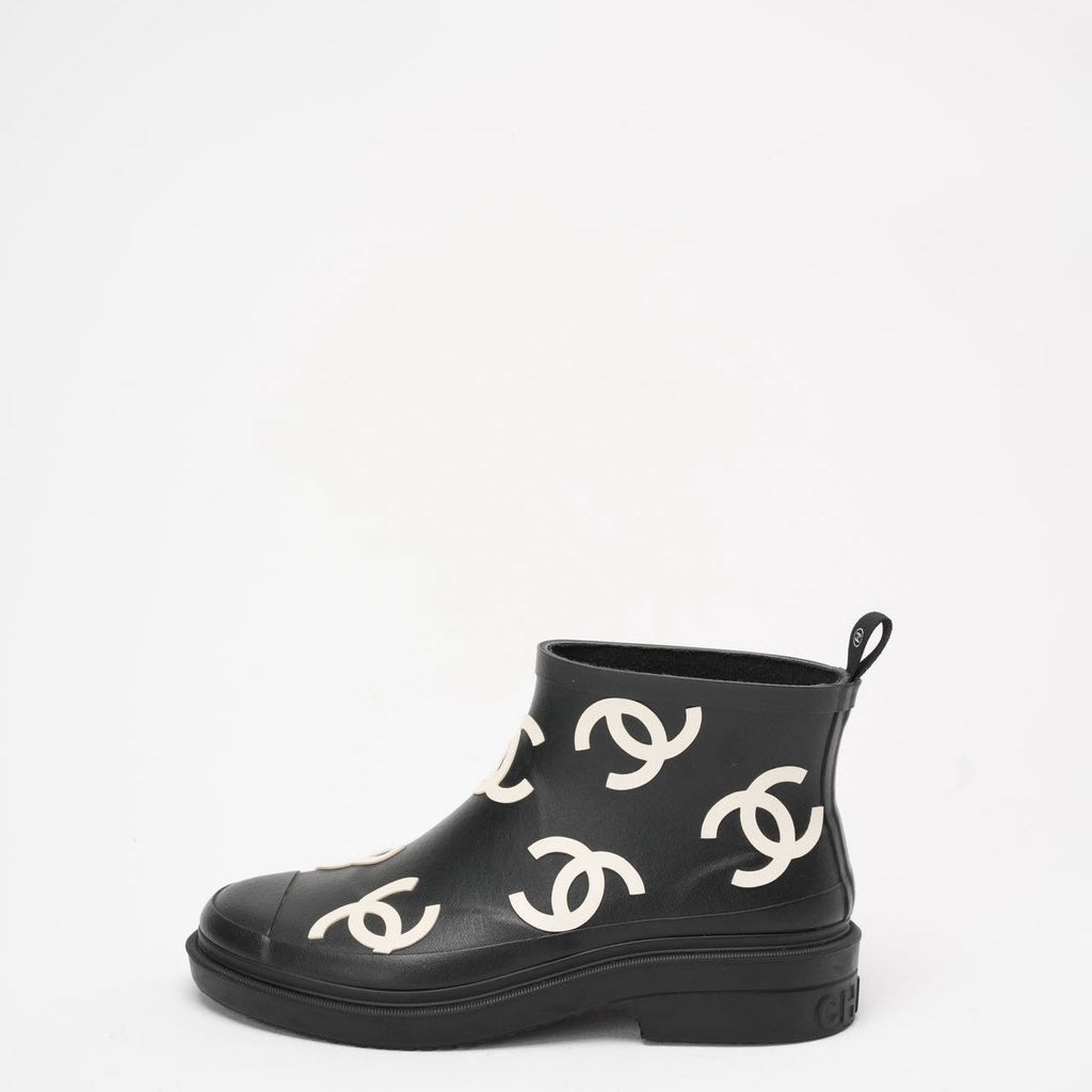Chanel Black / White CC Caoutchouc Rain Boots Rubber 39