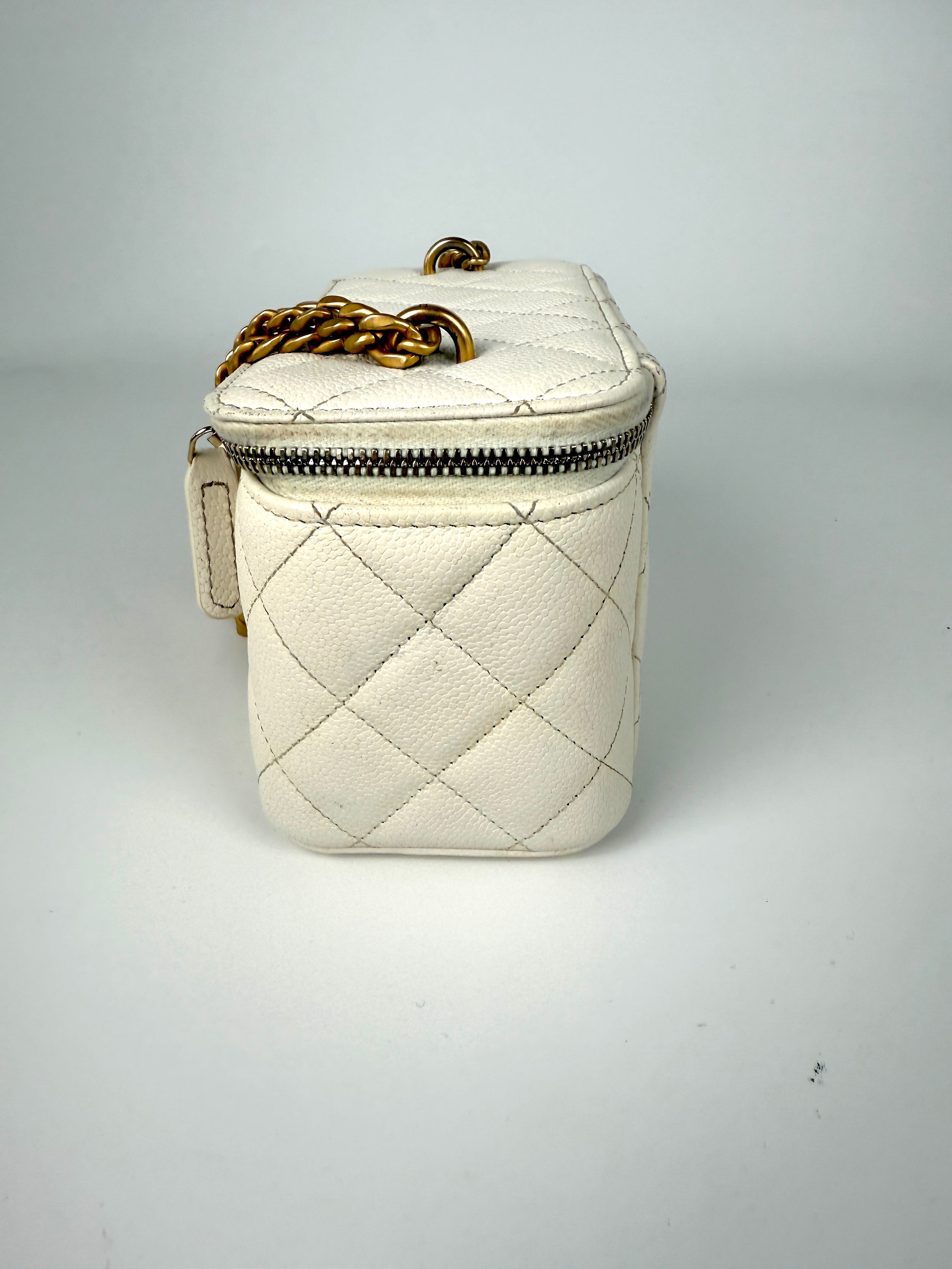 CHANEL White Sweetheart Caviar Vanity Case CC Chain Crossbody Bag