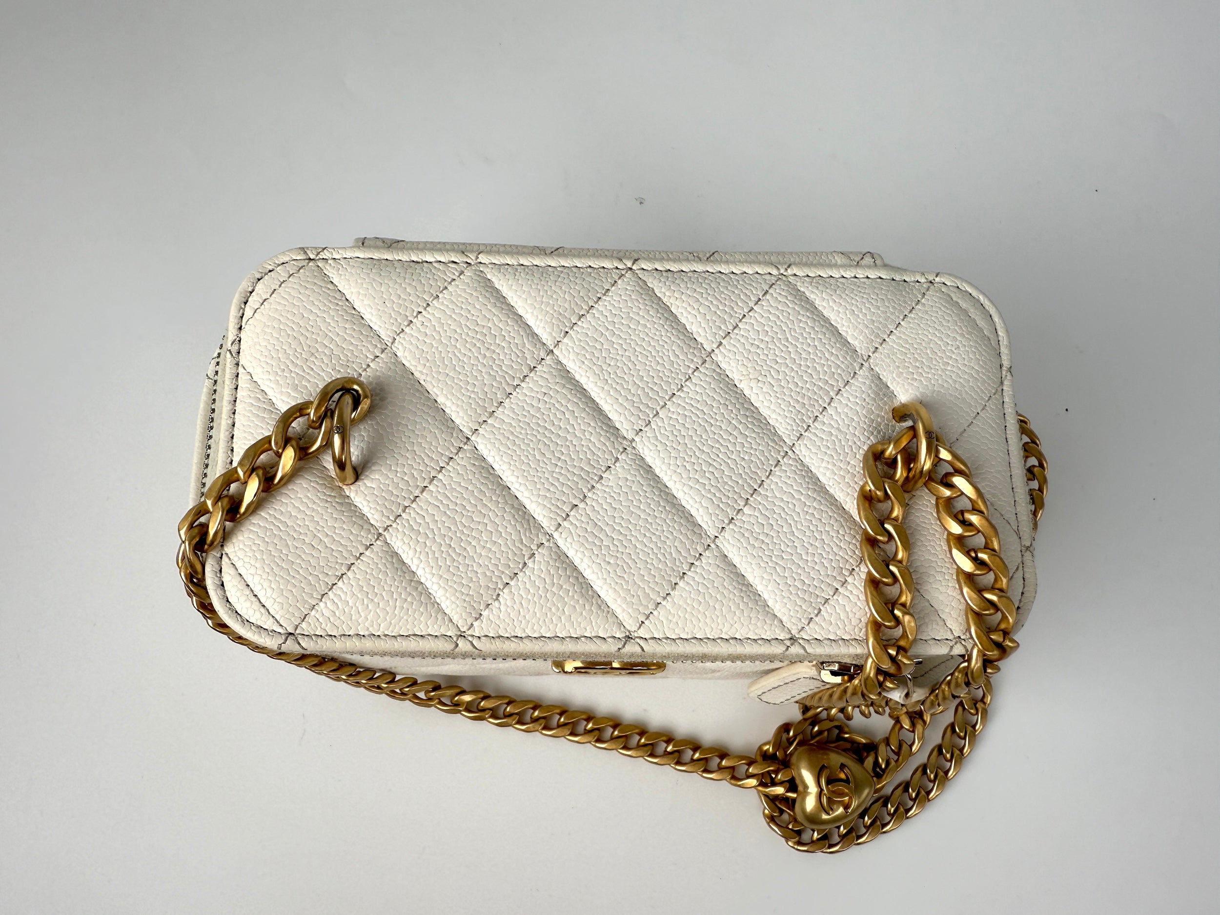 CHANEL White Sweetheart Caviar Vanity Case CC Chain Crossbody Bag