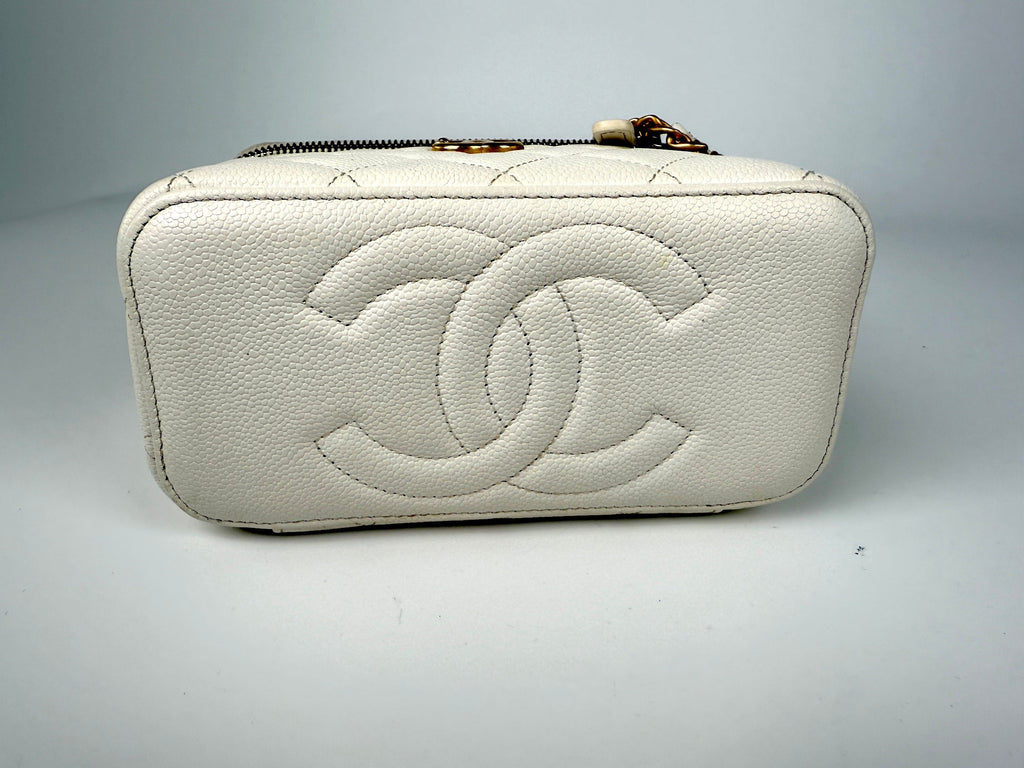 CHANEL White Sweetheart Caviar Vanity Case CC Chain Crossbody Bag