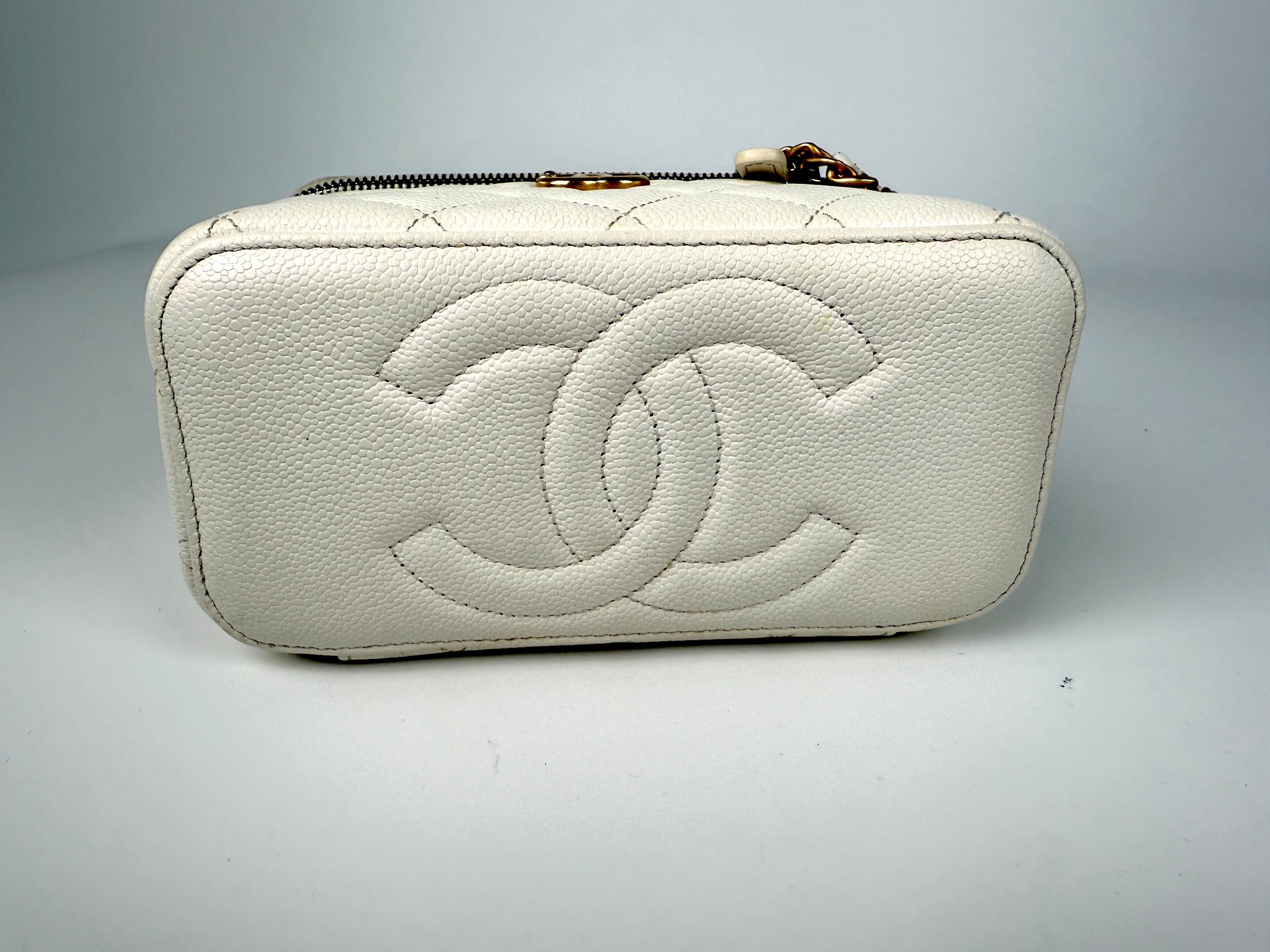 CHANEL White Sweetheart Caviar Vanity Case CC Chain Crossbody Bag
