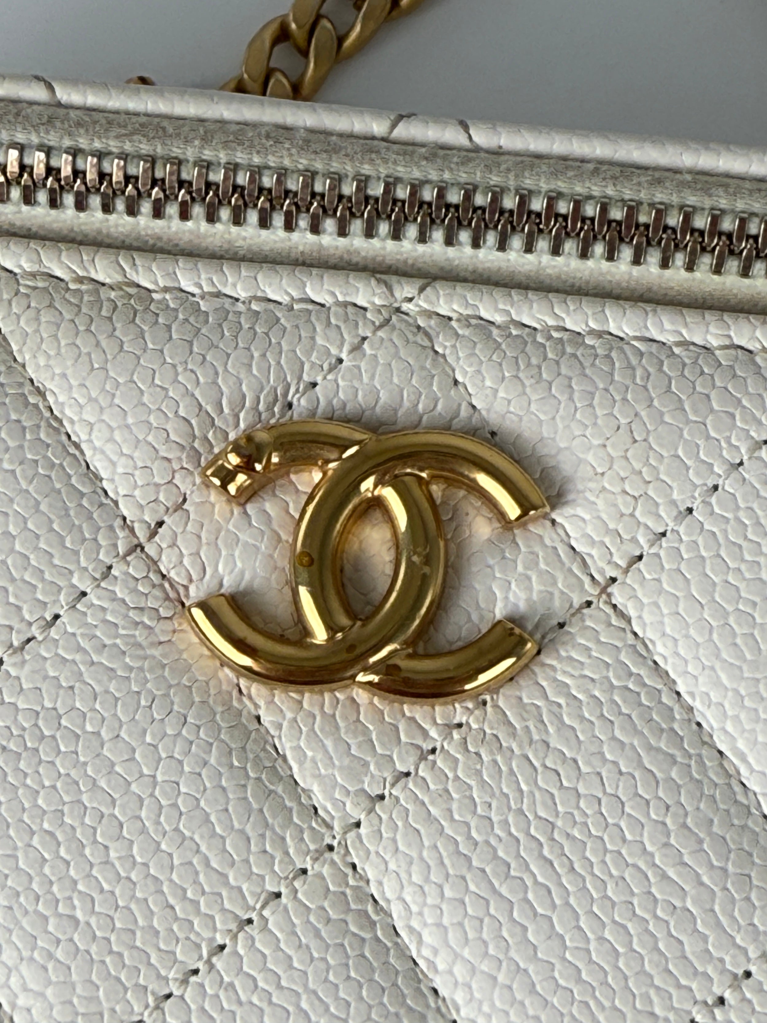 CHANEL White Sweetheart Caviar Vanity Case CC Chain Crossbody Bag