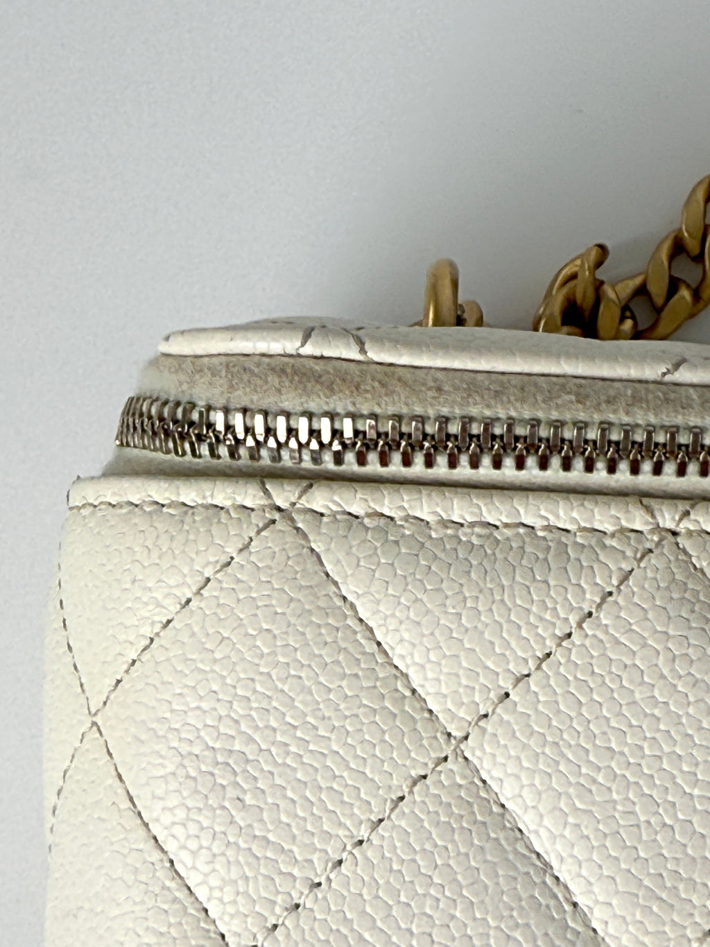 CHANEL White Sweetheart Caviar Vanity Case CC Chain Crossbody Bag