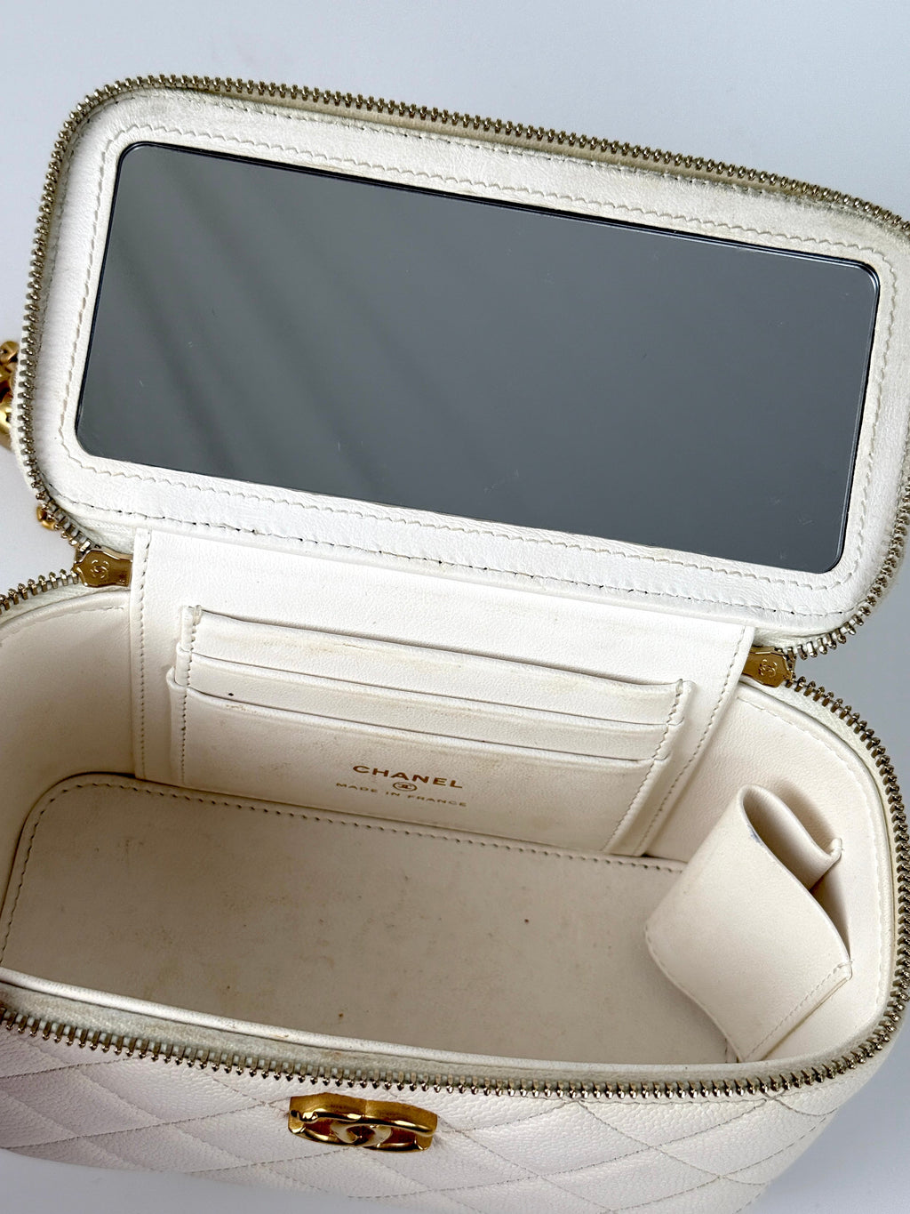 CHANEL White Sweetheart Caviar Vanity Case CC Chain Crossbody Bag