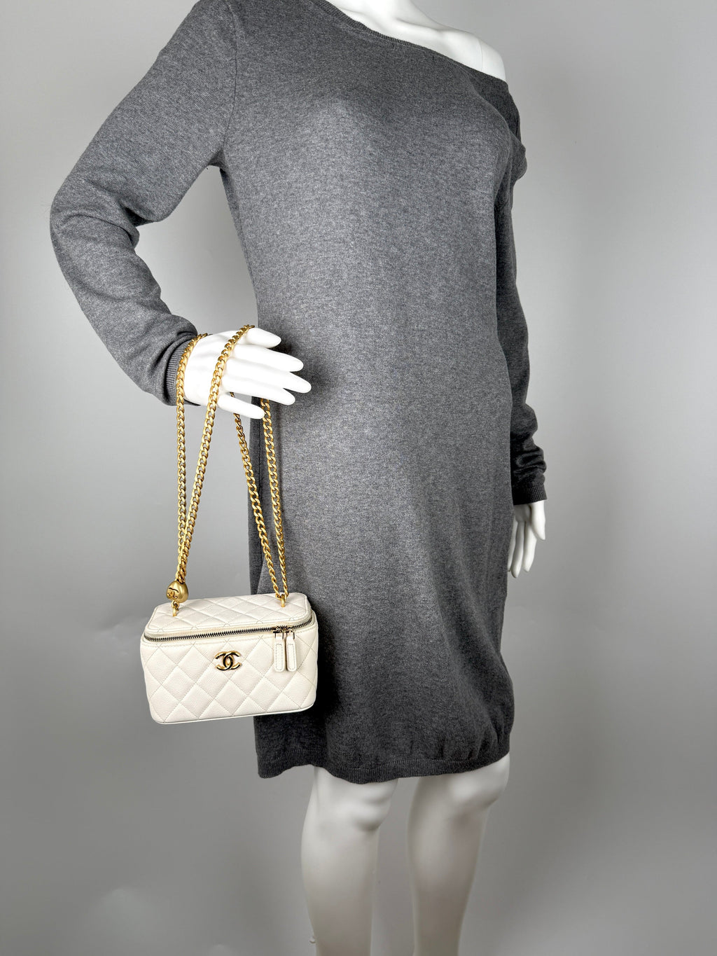 CHANEL White Sweetheart Caviar Vanity Case CC Chain Crossbody Bag