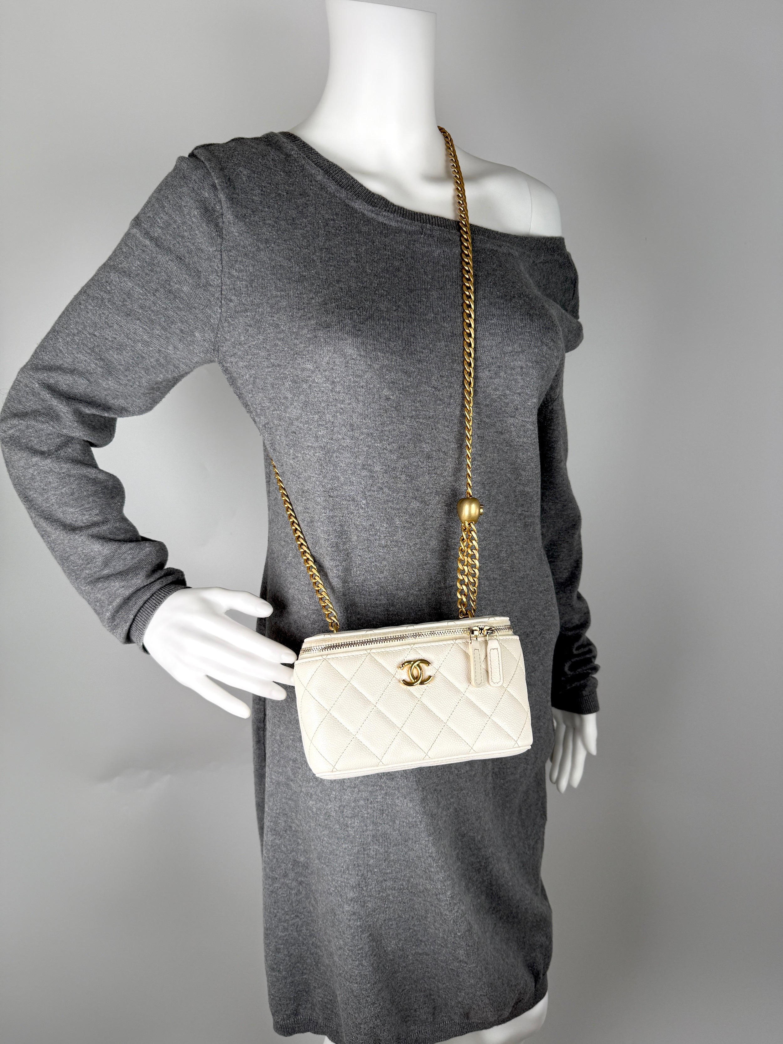 CHANEL White Sweetheart Caviar Vanity Case CC Chain Crossbody Bag