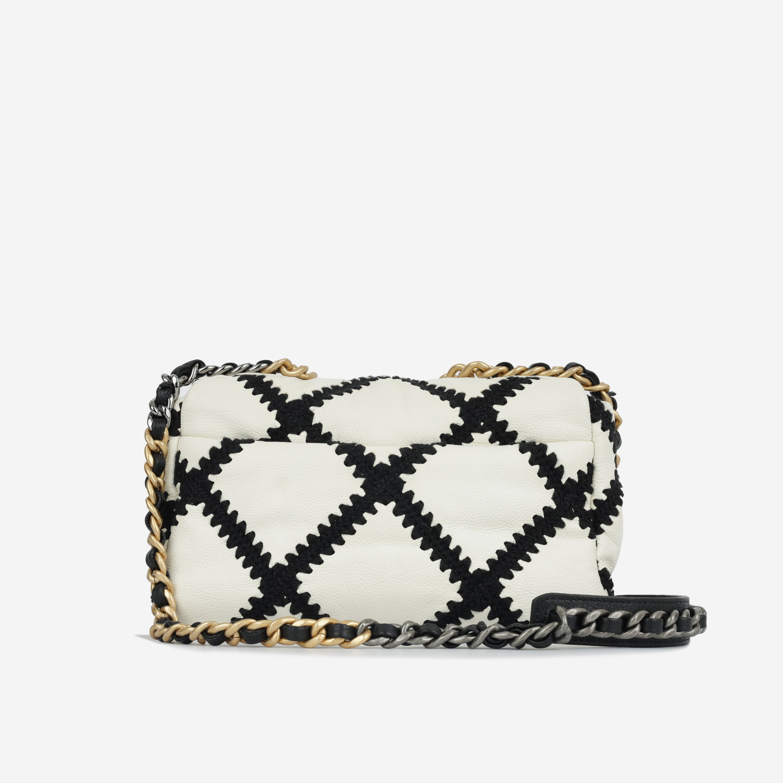 Chanel Chanel 19 - Small