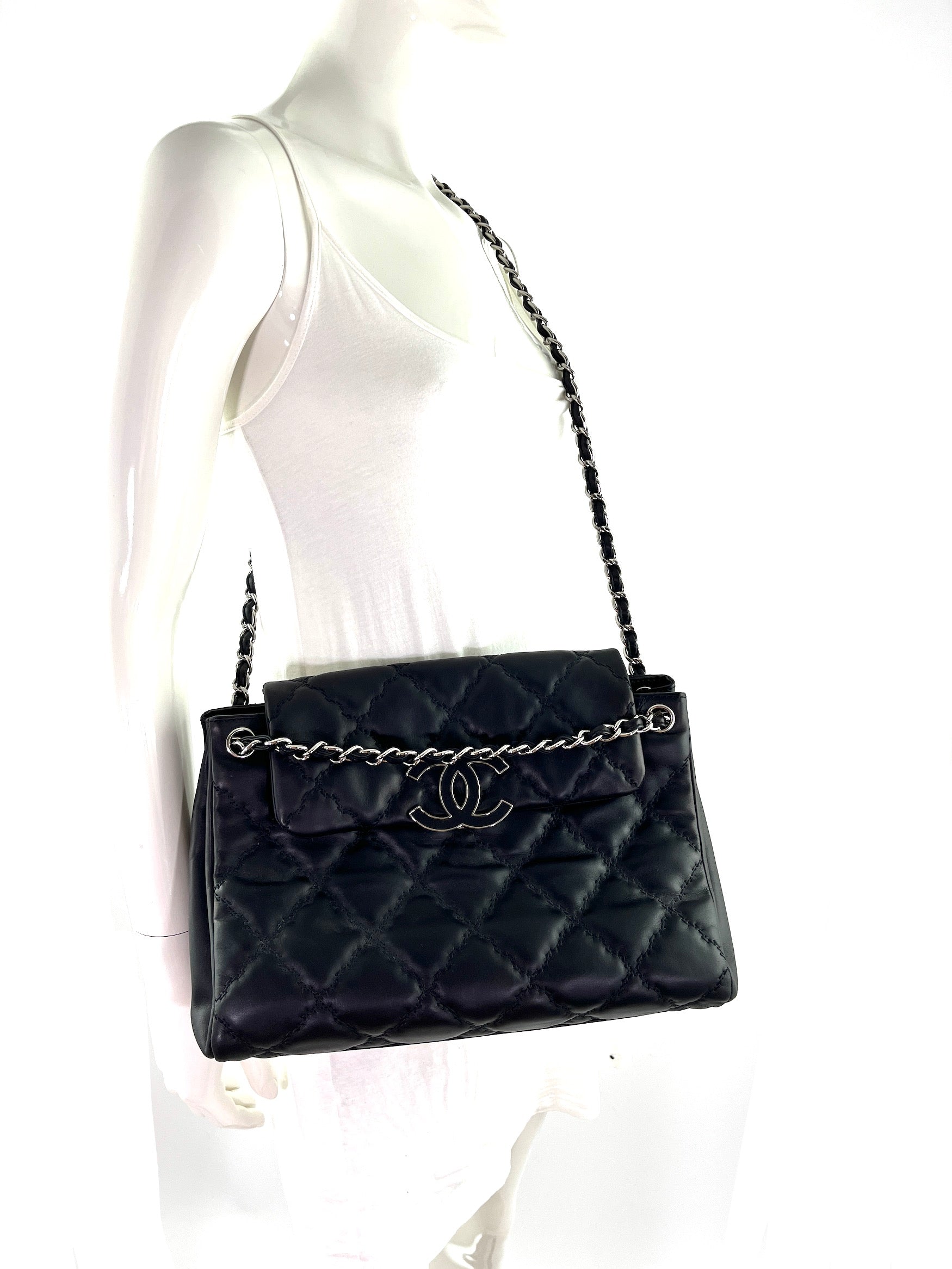 CHANEL Double Stitch Hamptons Black Quilted Calfskin Shopping Tote Bag