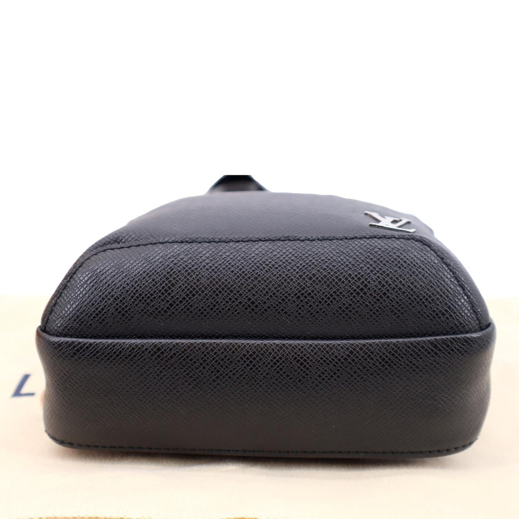 LOUIS VUITTON Avenue Sling Taiga Leather Backpack Bag Black