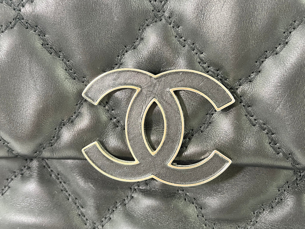 CHANEL Double Stitch Hamptons Black Quilted Calfskin Shopping Tote Bag