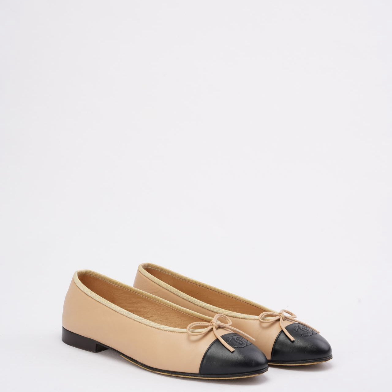 Chanel Beige/Black CC Cap Toe Ballet Flats Size 37.5