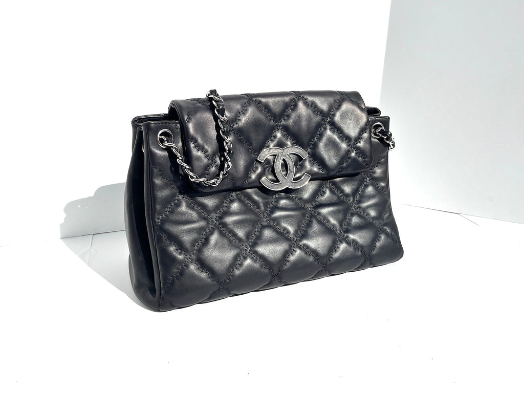 CHANEL Double Stitch Hamptons Black Quilted Calfskin Shopping Tote Bag