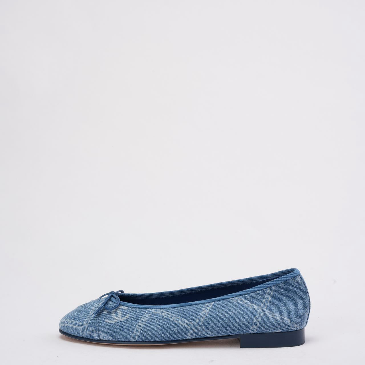 Chanel Denim Blue / White CC Logo Bow Tie Ballet Flats 39.5C