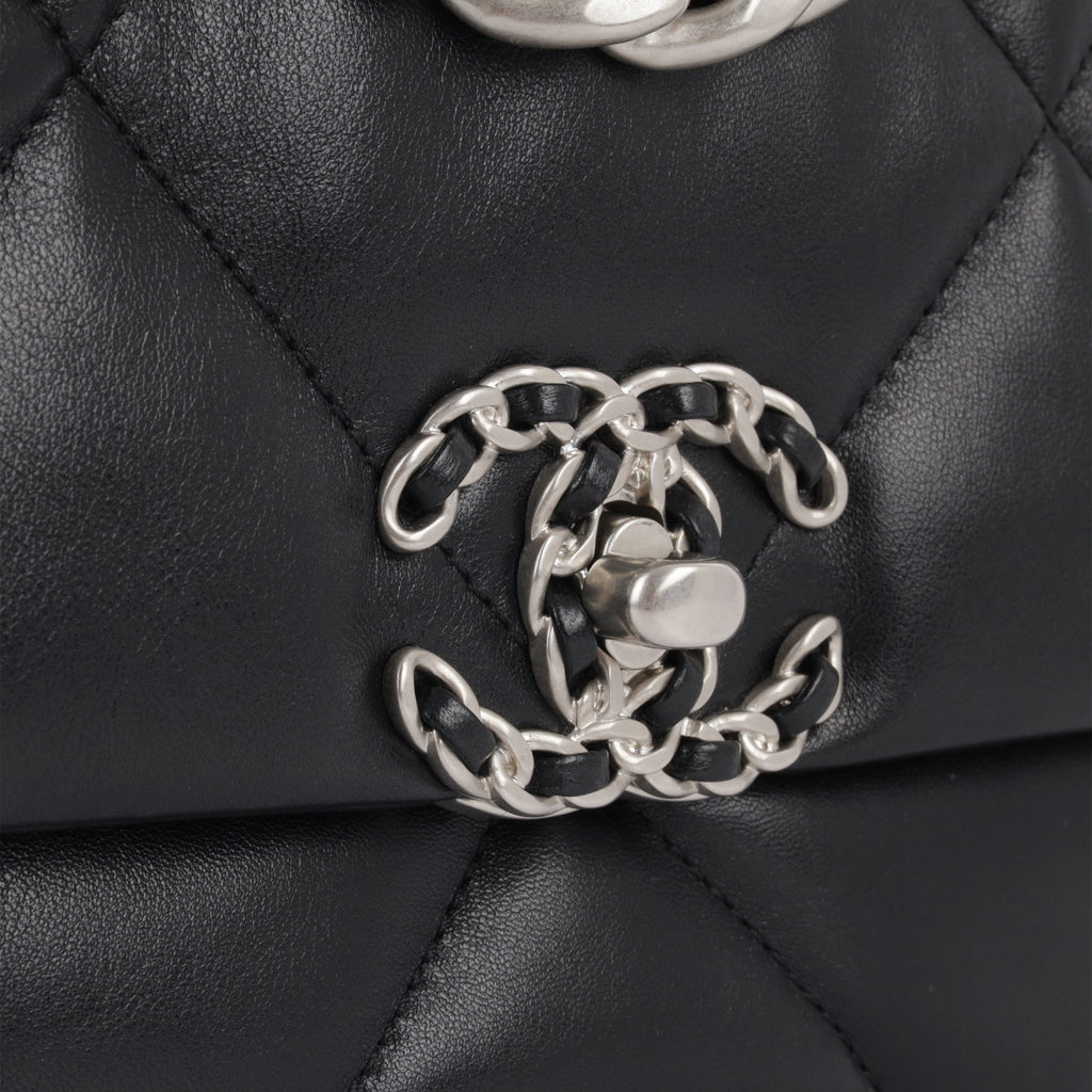Chanel Chanel 19 - Small