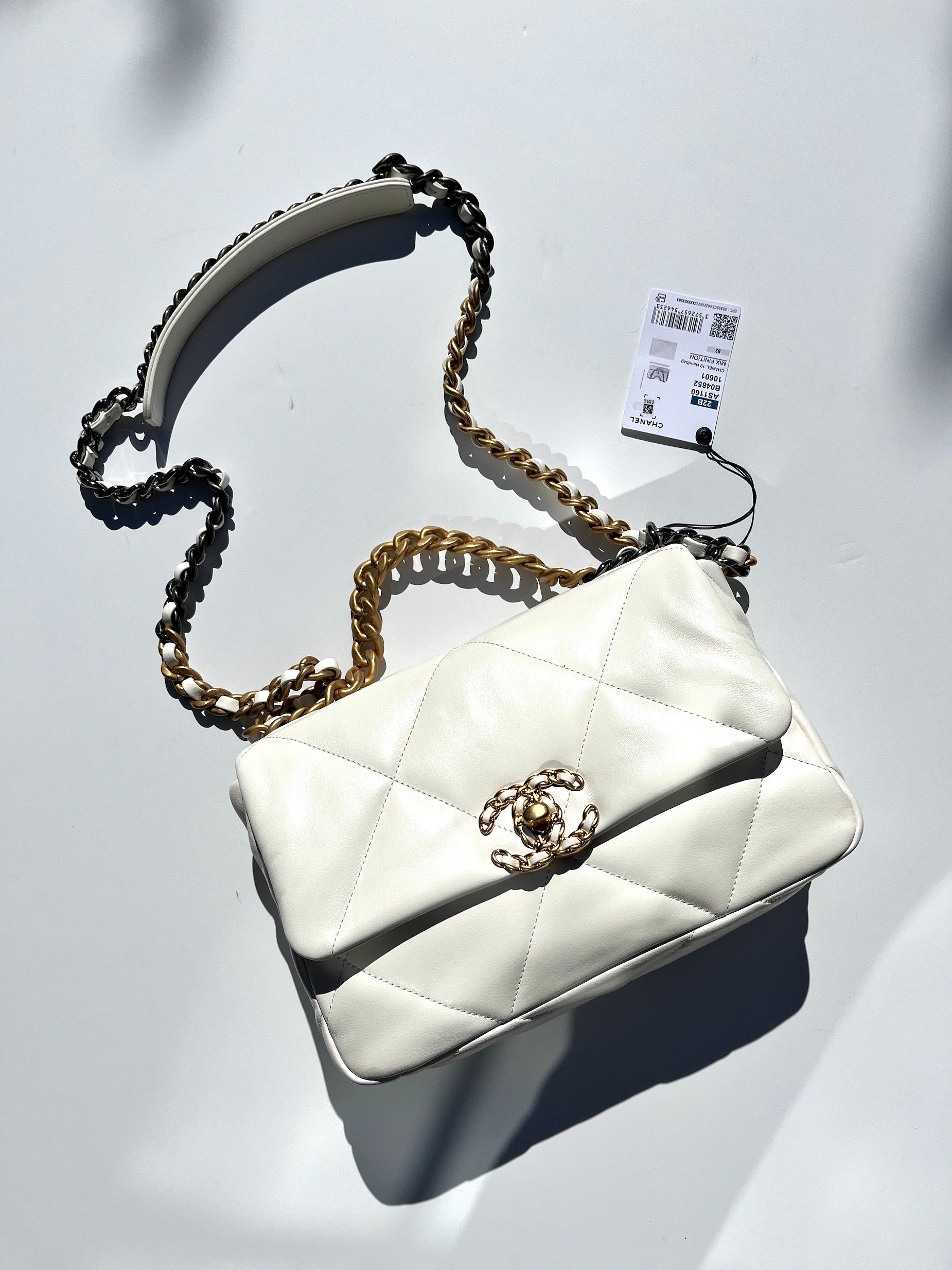 New CHANEL 19 2022 White Flap Bag