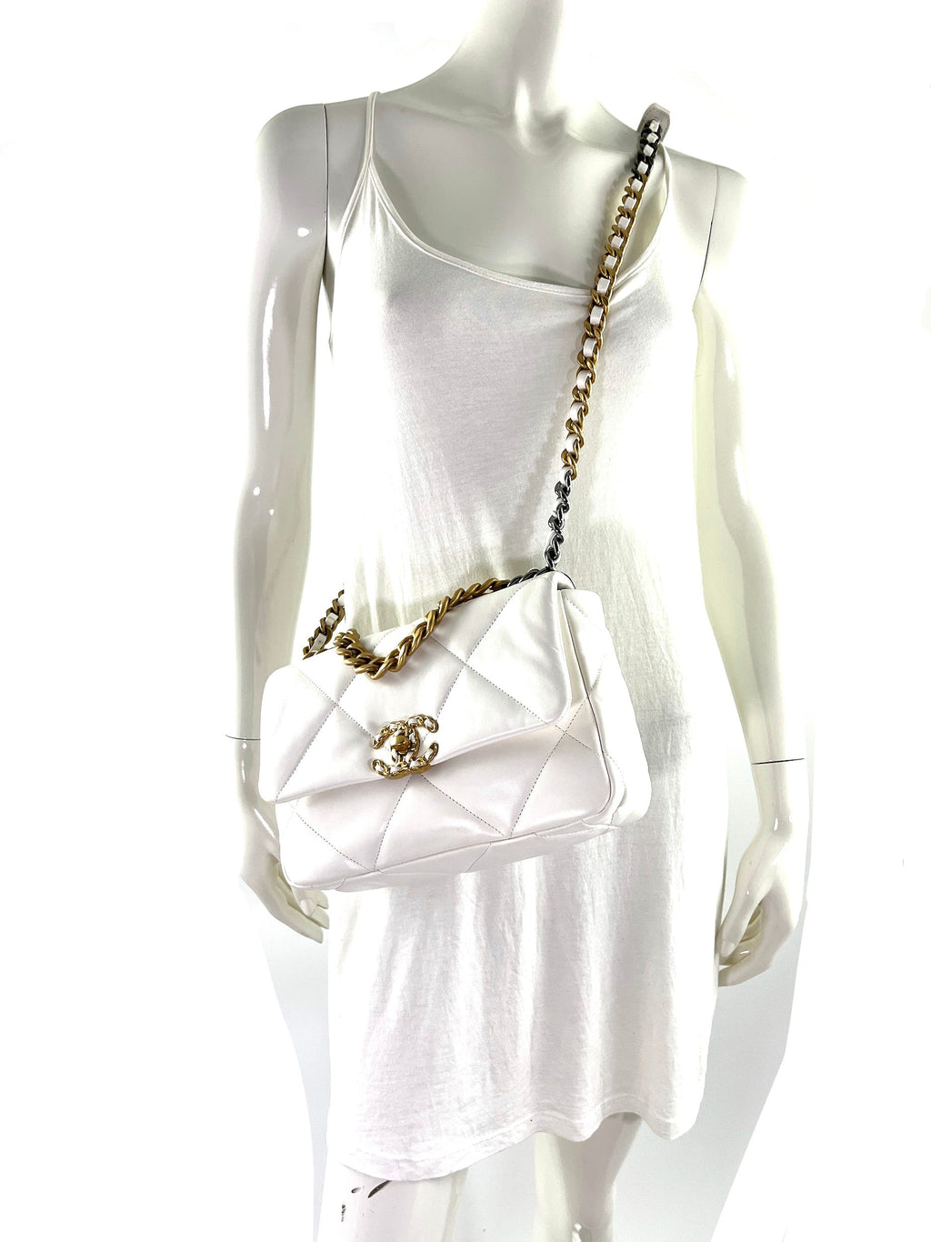 New CHANEL 19 2022 White Flap Bag