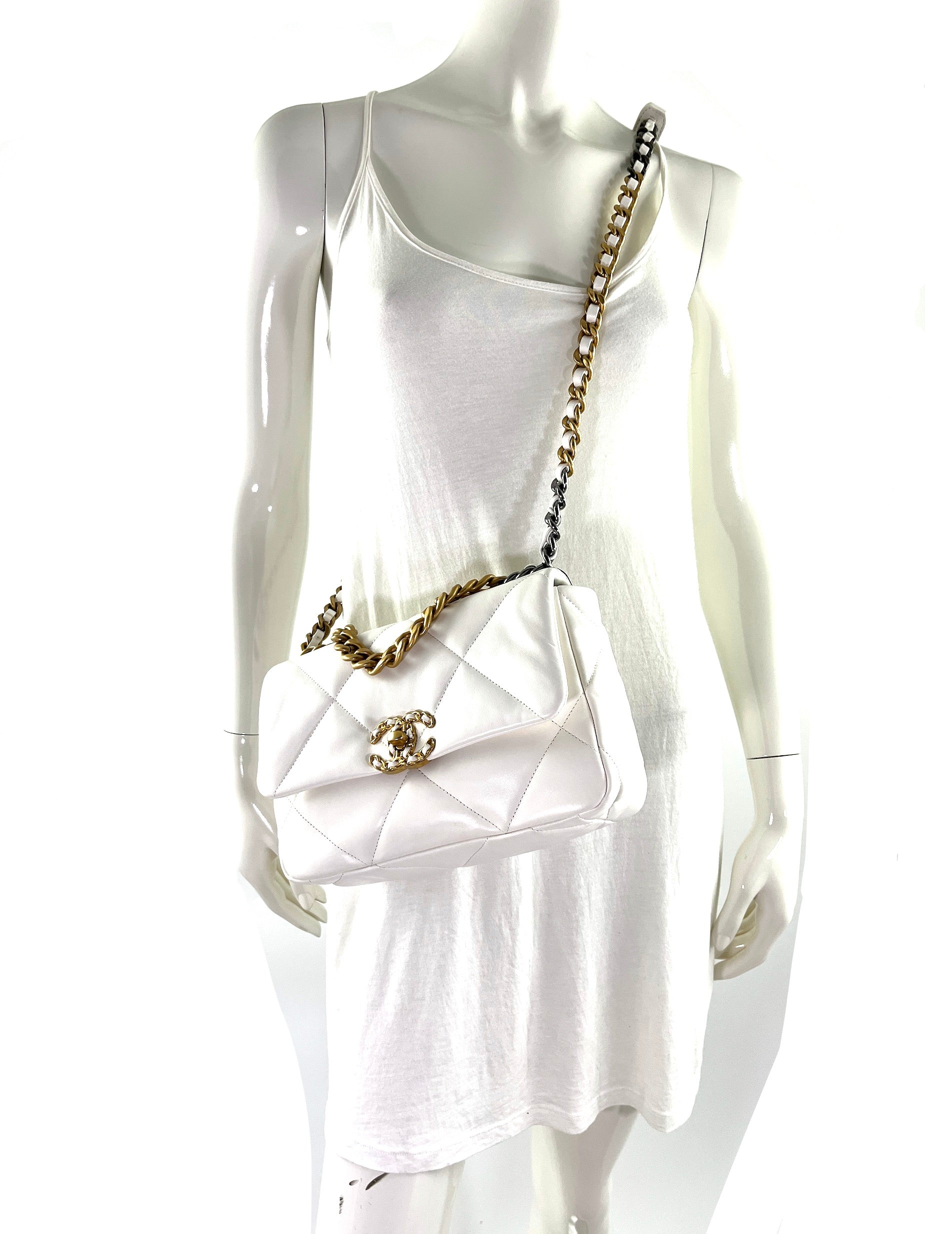 New CHANEL 19 2022 White Flap Bag