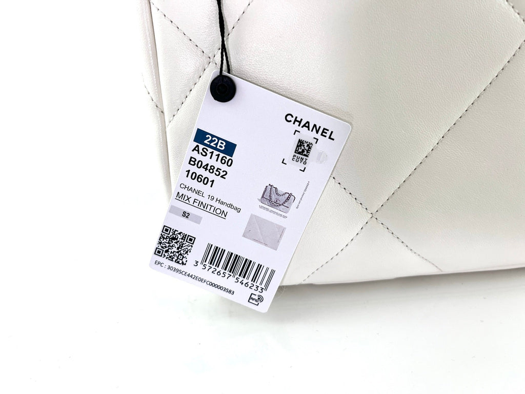 New CHANEL 19 2022 White Flap Bag