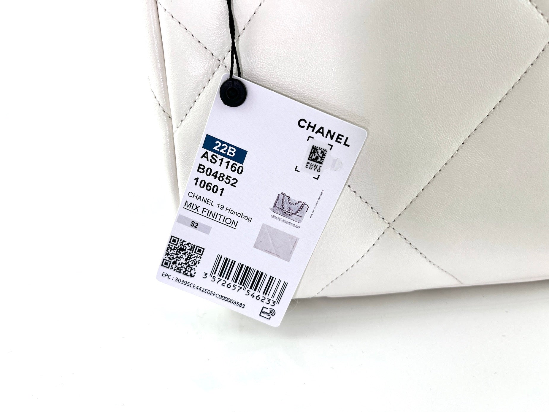 New CHANEL 19 2022 White Flap Bag