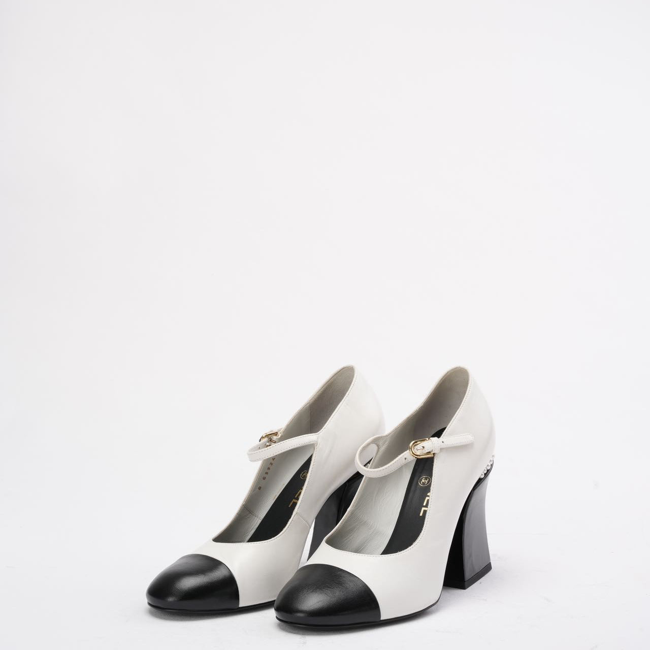 Chanel Black/White Leather Two Tone Pearl Mary Jane Shoes Size 38.5