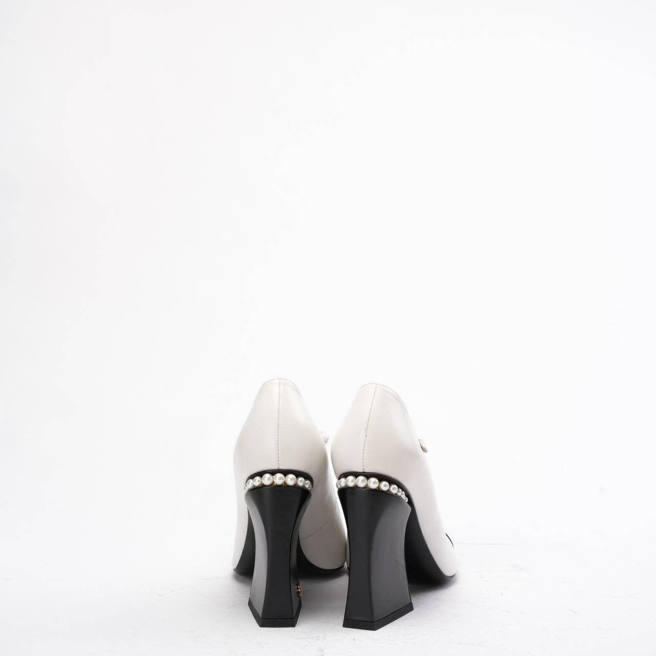 Chanel Black/White Leather Two Tone Pearl Mary Jane Shoes Size 38.5