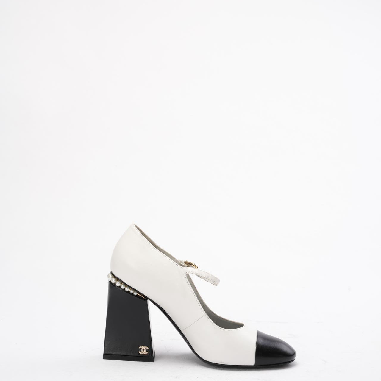 Chanel Black/White Leather Two Tone Pearl Mary Jane Shoes Size 38.5